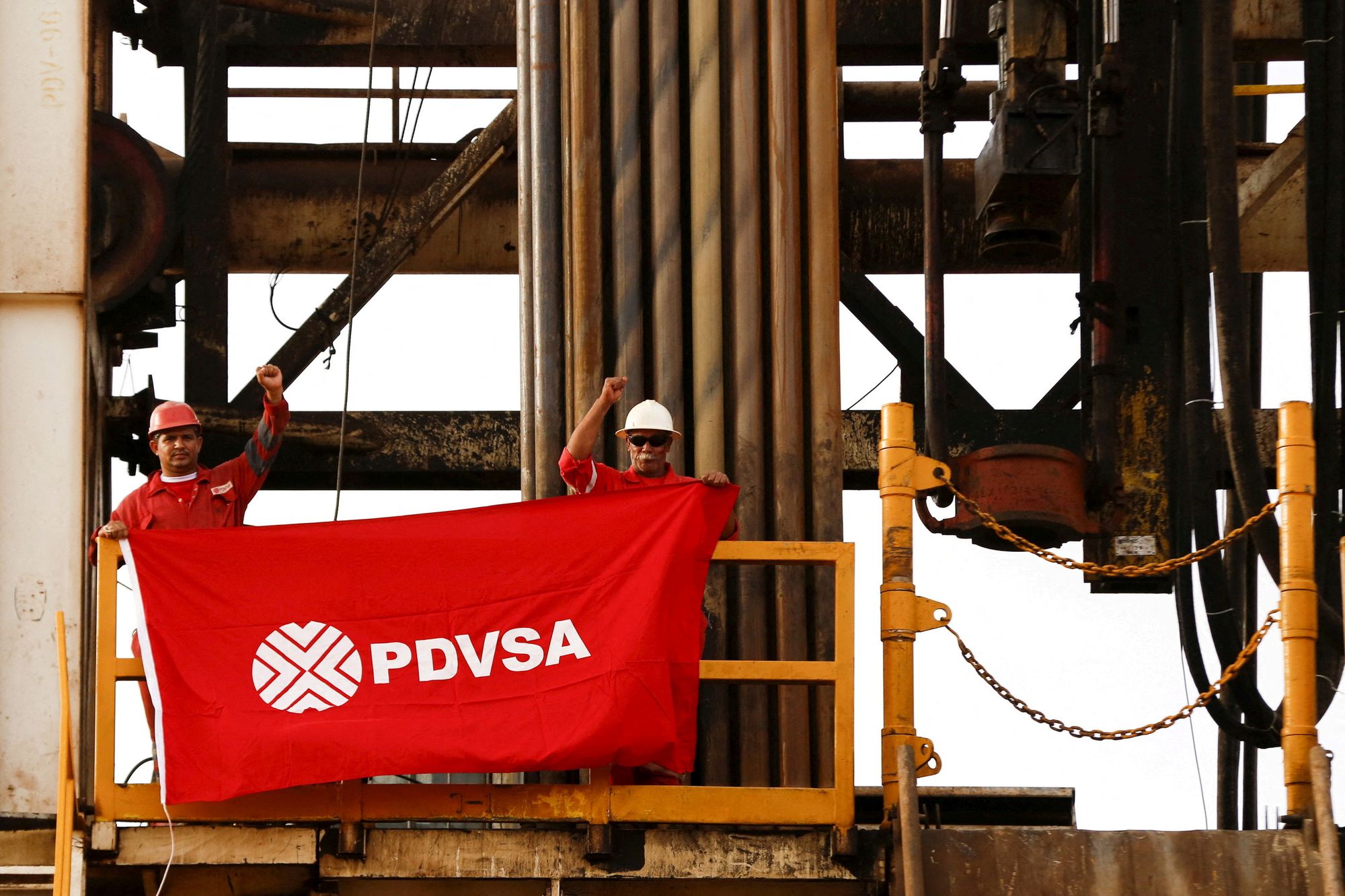 Det statlige venezuelanske oljeselskapet PDVSA (Petróleos de Venezuela, S.A.) ble opprettet i 1976. I 2007 ble alle verdier i de to amerikanske oljeselskapene ExxonMobil og ConocoPhillips ekspropriert og lagt inn under PDVSA.