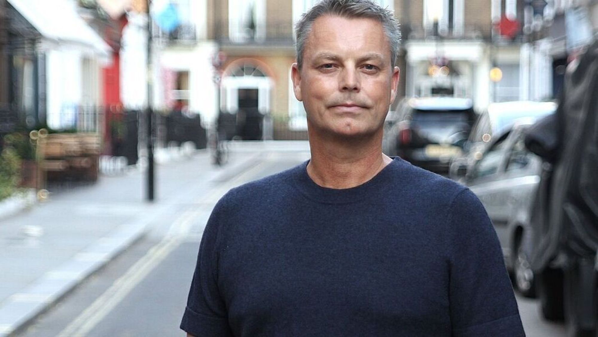 Stian Rustad har vært med å starte Oyatel. Det var det tredje selskapet han var med å etablere. Rustad solgte eierandelene sine i ERP-selskapet 24SevenOffice for 500 millioner kroner i 2024 til et oppkjøpsfond.  