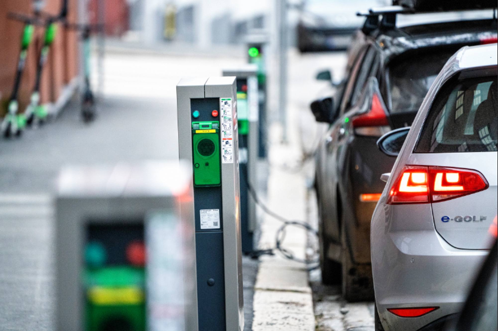 107 kommuner nådde 100 prosent andel elektriske biler i nybilsalget i 2025.