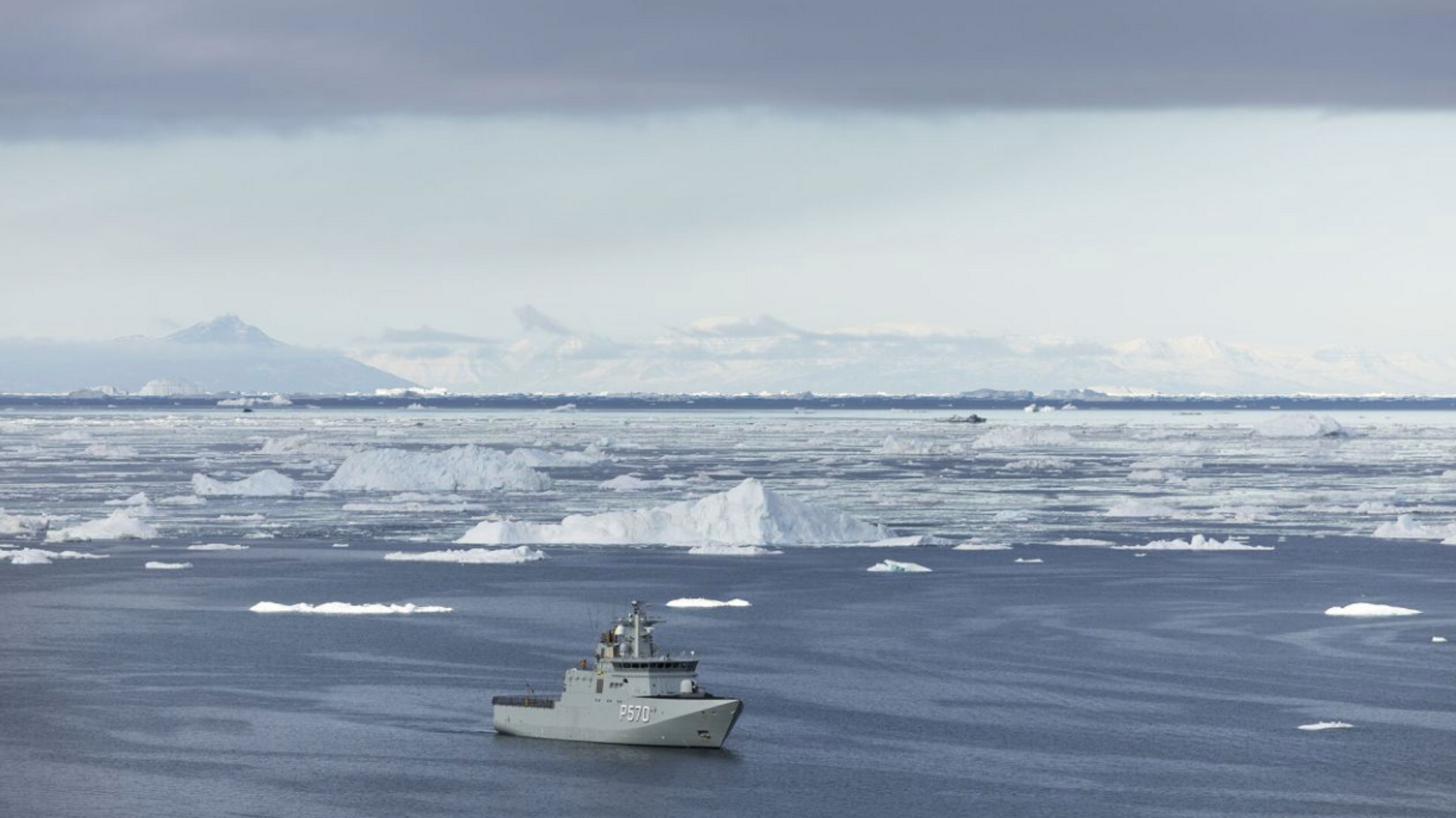 Det kan ta ti år før Danmark får fart på opprustningen i Arktis.