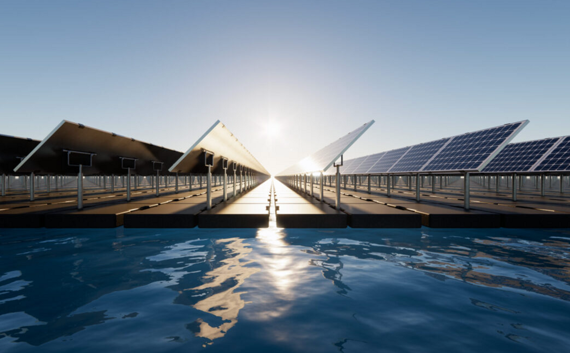 Flytende solstrømanlegg finnes allerede. Men pilotanlegget som nå bygges i Trondheim, skal også produsere varme. Målet er å gi mer energi til kraftkrevende industri.