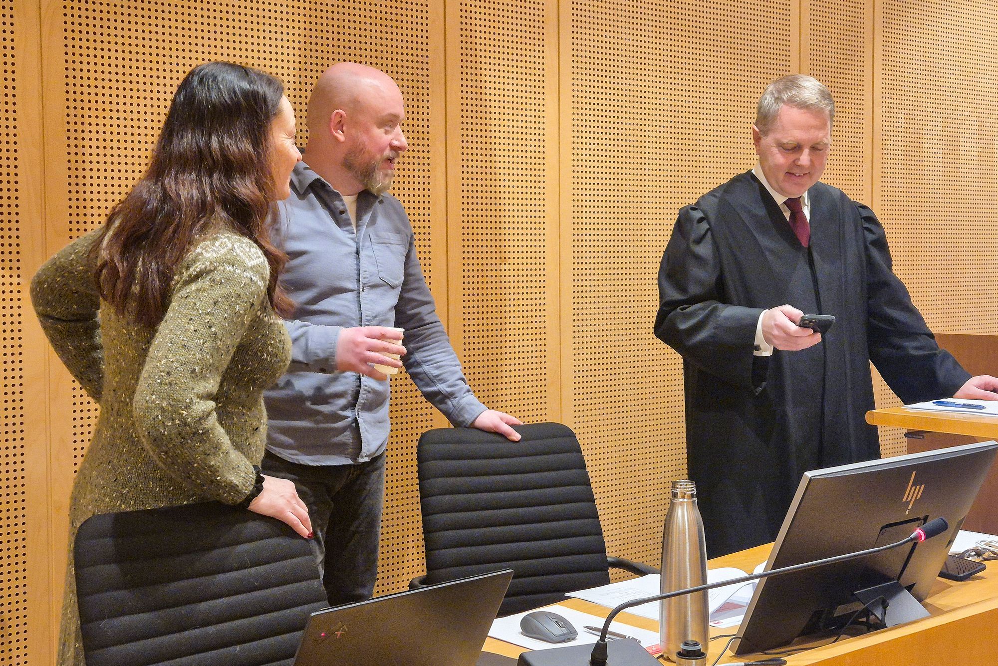 Lene Hagen, NTL, PIT-varsler Alexander Karlsen og LO-advokat Edvard Bakke i Oslo tingrett 13. januar.