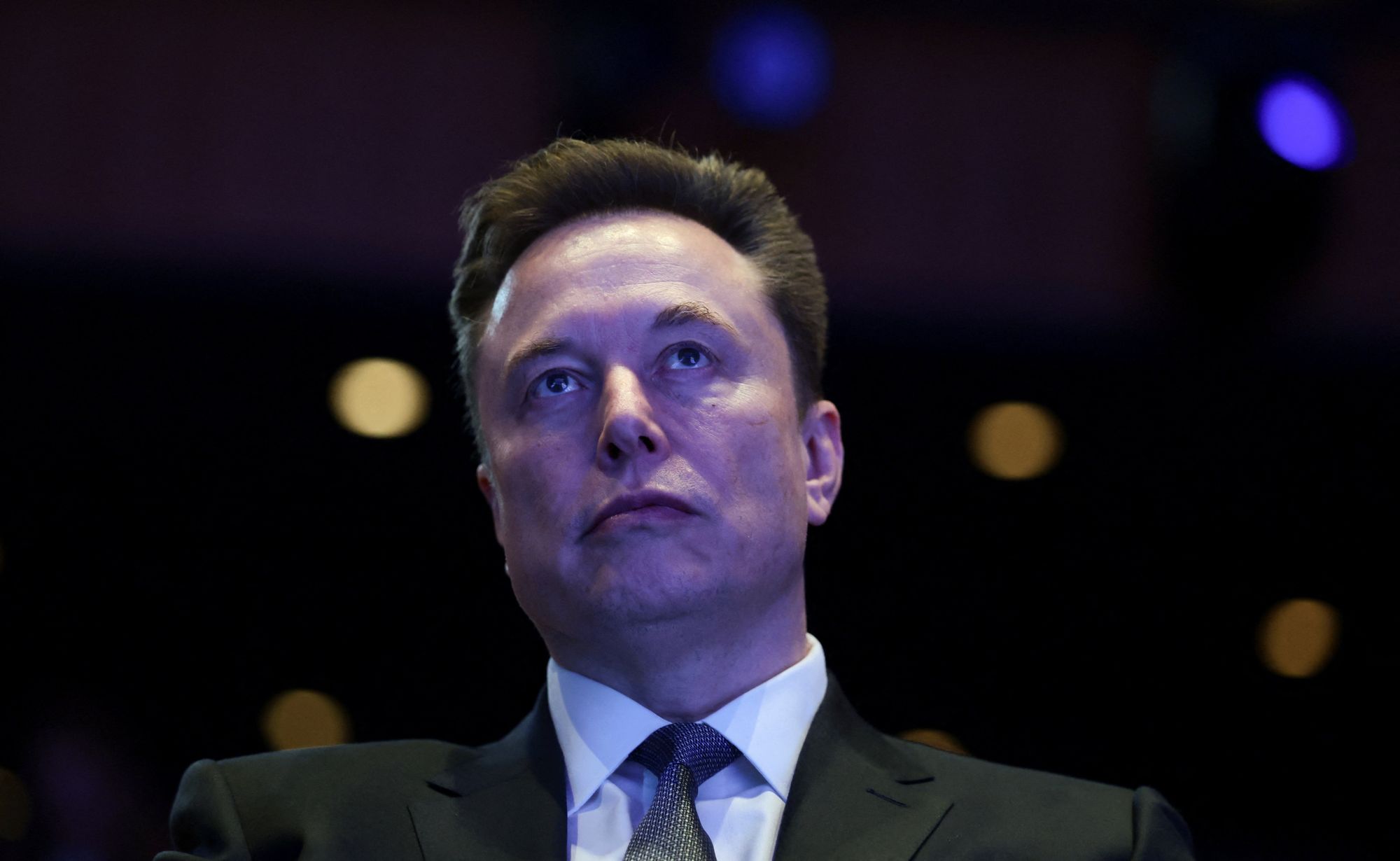 Elon Musk mener hans innsats for å få KI-selskapet OpenAI må verdsettes skikkelig og krever 134 milliarder dollar når saken kommer for retten i vår.