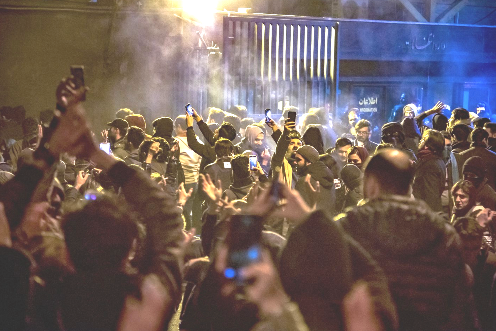 Iranere tar i disse dager til gatene for å demonstrere deres misnøye med styresmaktene.