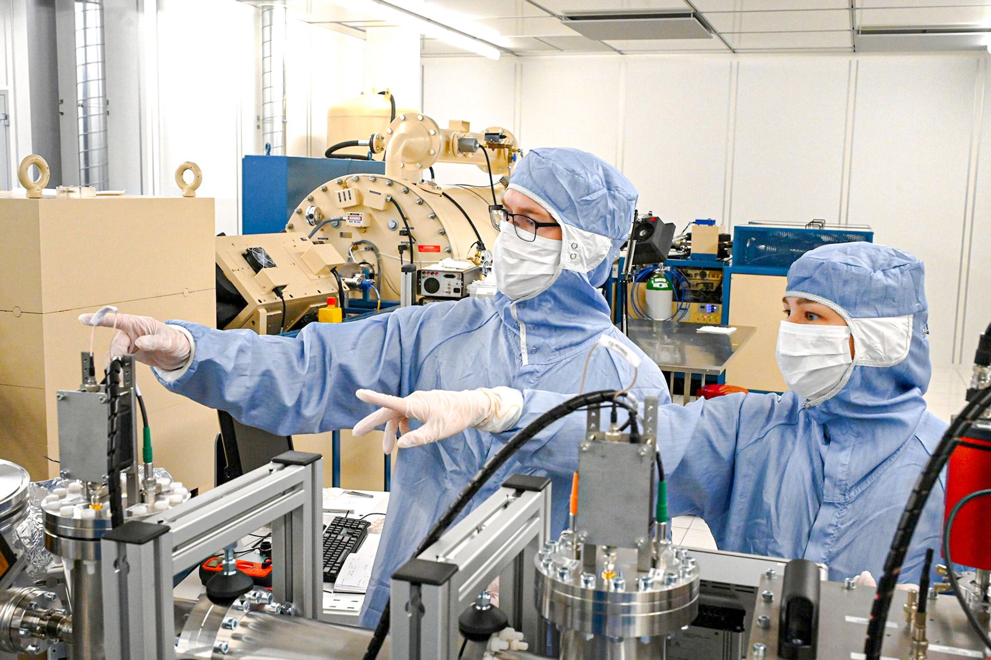 Finans, KI, energi- og helsesektoren – alle har behov for kvantekunnskap. Bildet er fra UiOs Minalab.