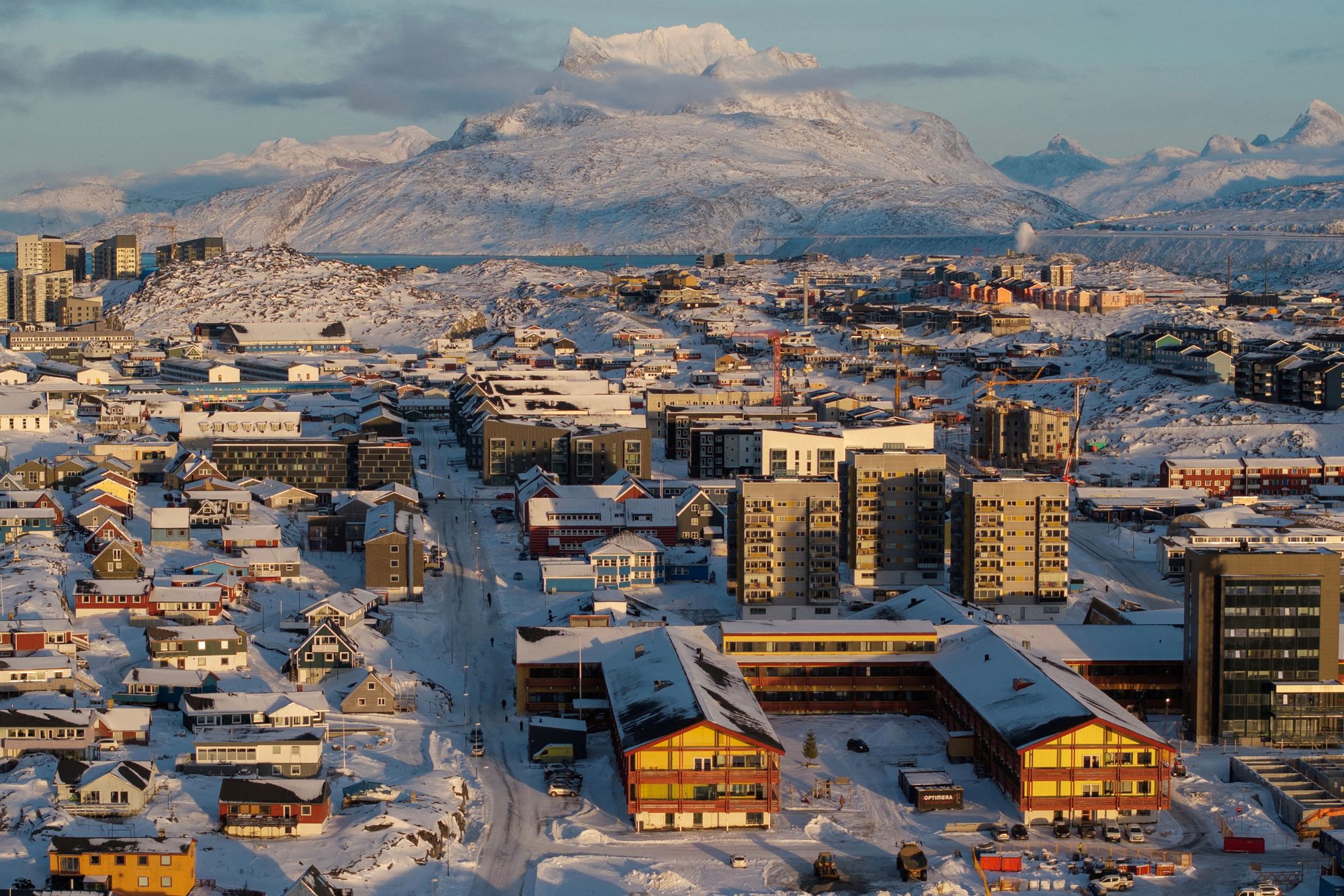 Det ble skapt tvil om USAs tilgang til nøkkelområder som Grønland da Donald Trump startet sin andre presidentperiode i januar i fjor, heter det i forordet til USAs nye forsvarsstrategi. Bildet er fra Nuuk.