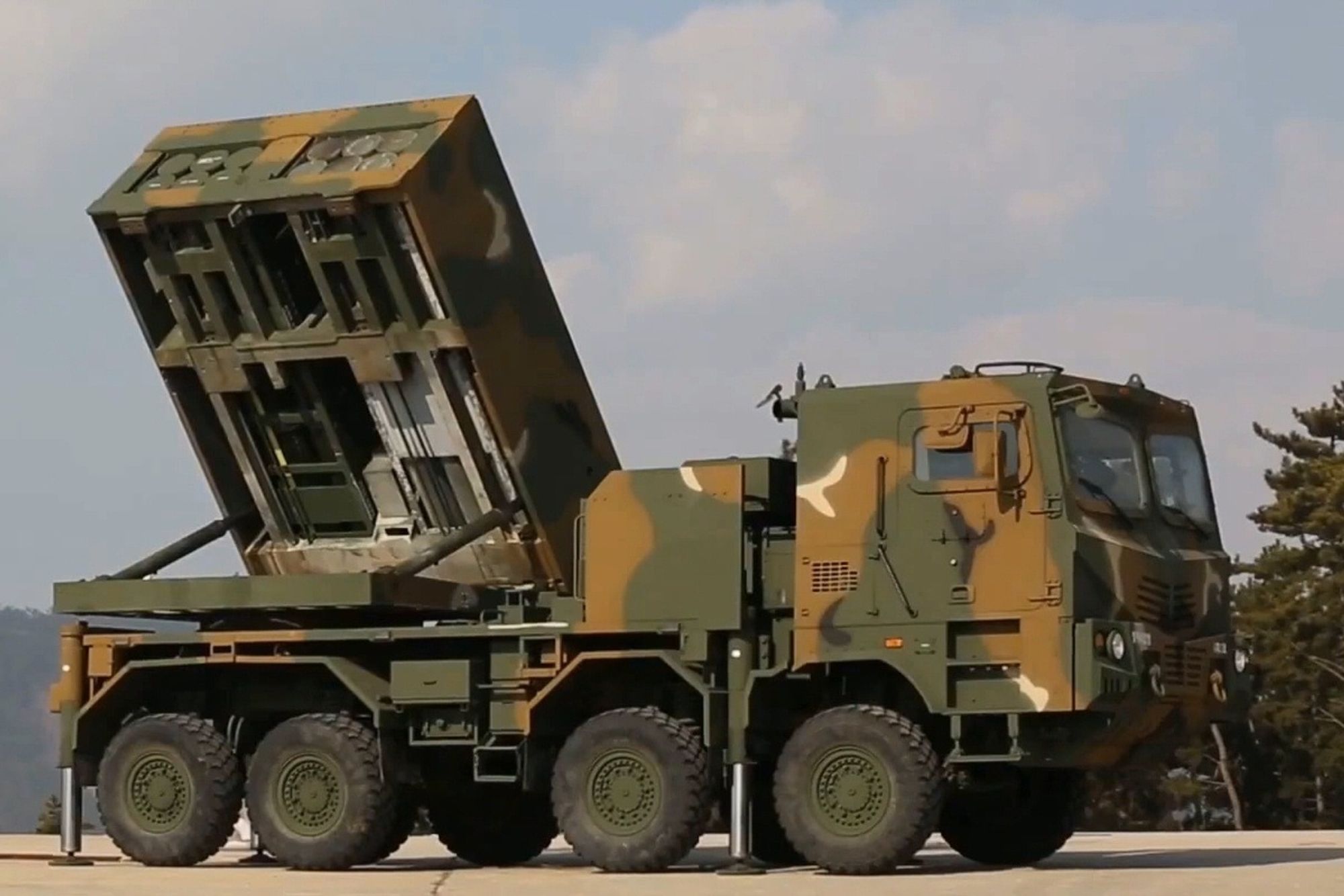 Norge kjøper langtrekkende rakettartilleri fra sørkoreanske Hanwha. Systemet heter K239 Chunmoo.