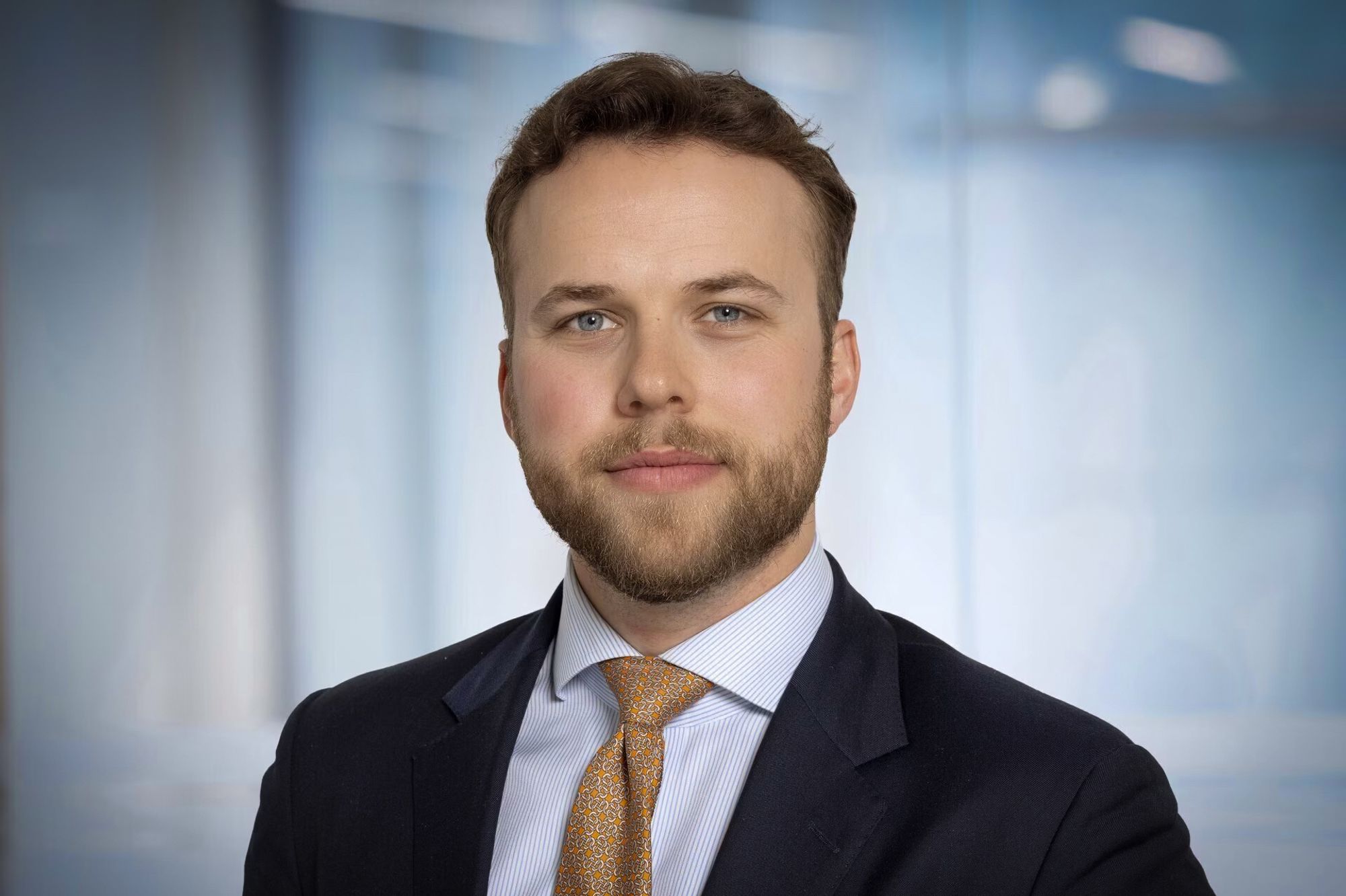 Daniel Holth Larsen i DNV leder nå en offensiv satsing for å frigjøre verdifulle hender i et presset helsevesen.