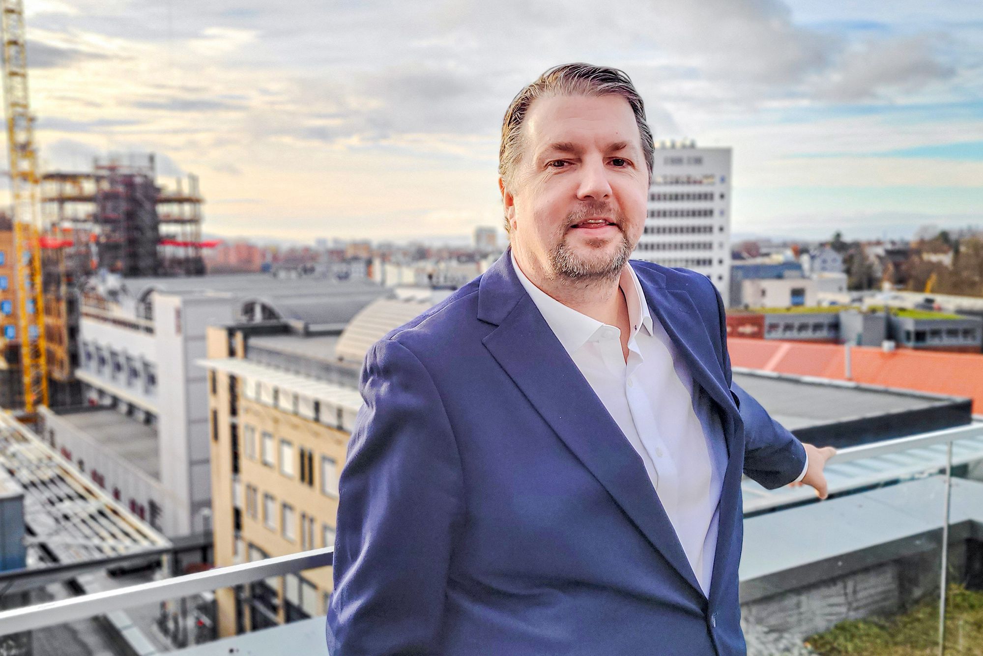 Geir Øyvind Gulliksen sluttet som Crayon-sjef i fjor sommer og startet opp konsulenthuset. Nå advarer han mot at norske virksomheter lener seg for mye på enkeltleverandører i et stadig mer ustabilt verdensbilde.