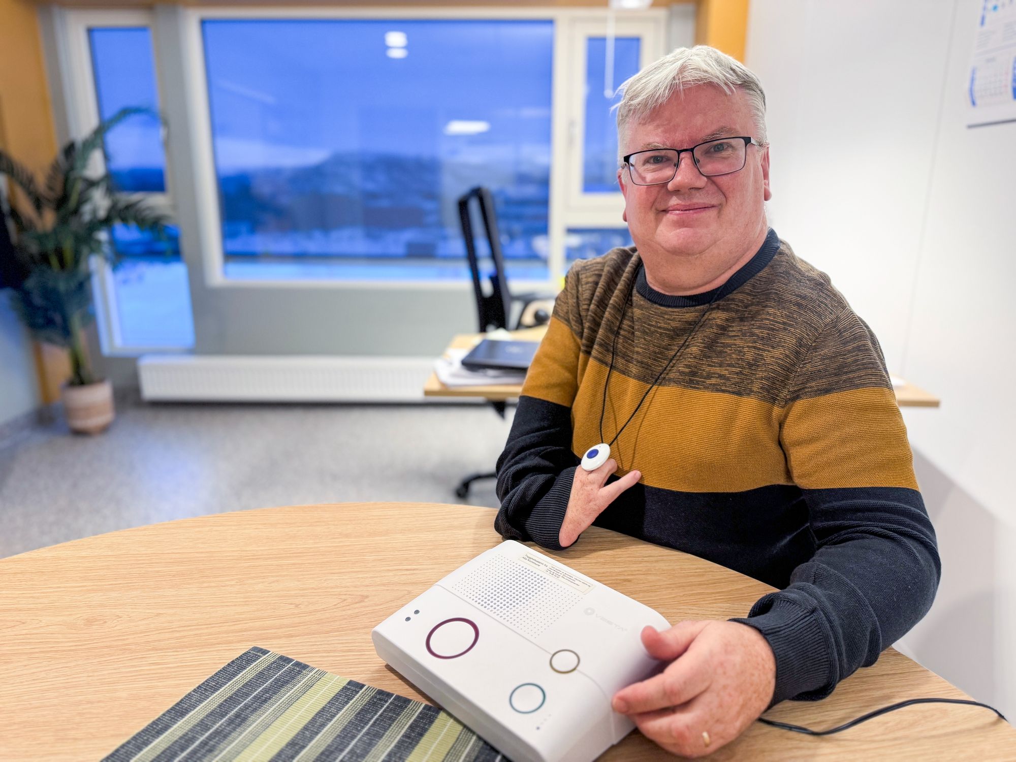 John Helland er direktør for Helse- og omsorg i Alta kommune. De har rundt 250 av trygghetsalarmene som ikke lenger virket som de skulle da Telias 2G-nett ble stengt i høst.