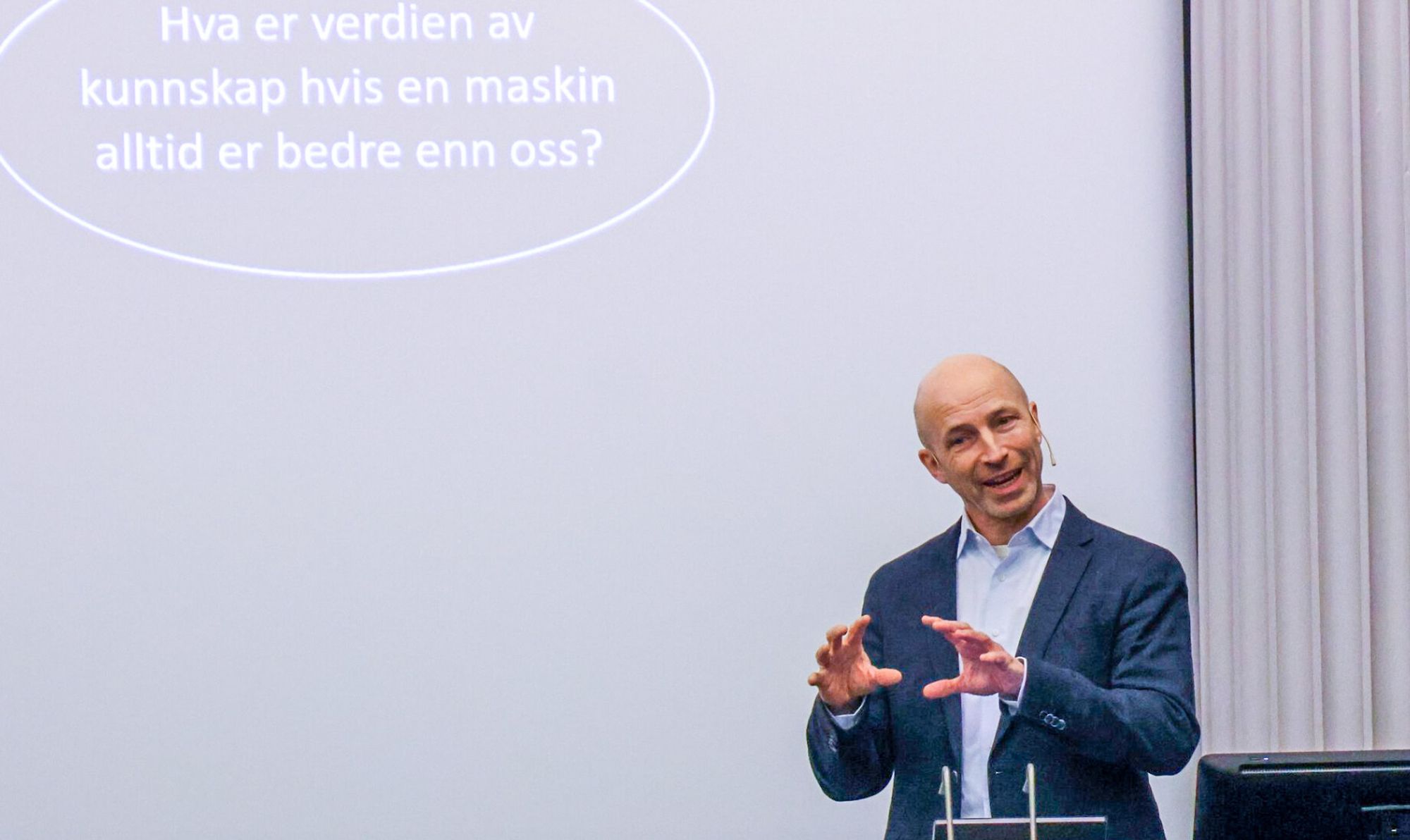 Anders Malthe-Sørenssen under frokostseminaret «Hvordan endrer KI utdanning?»