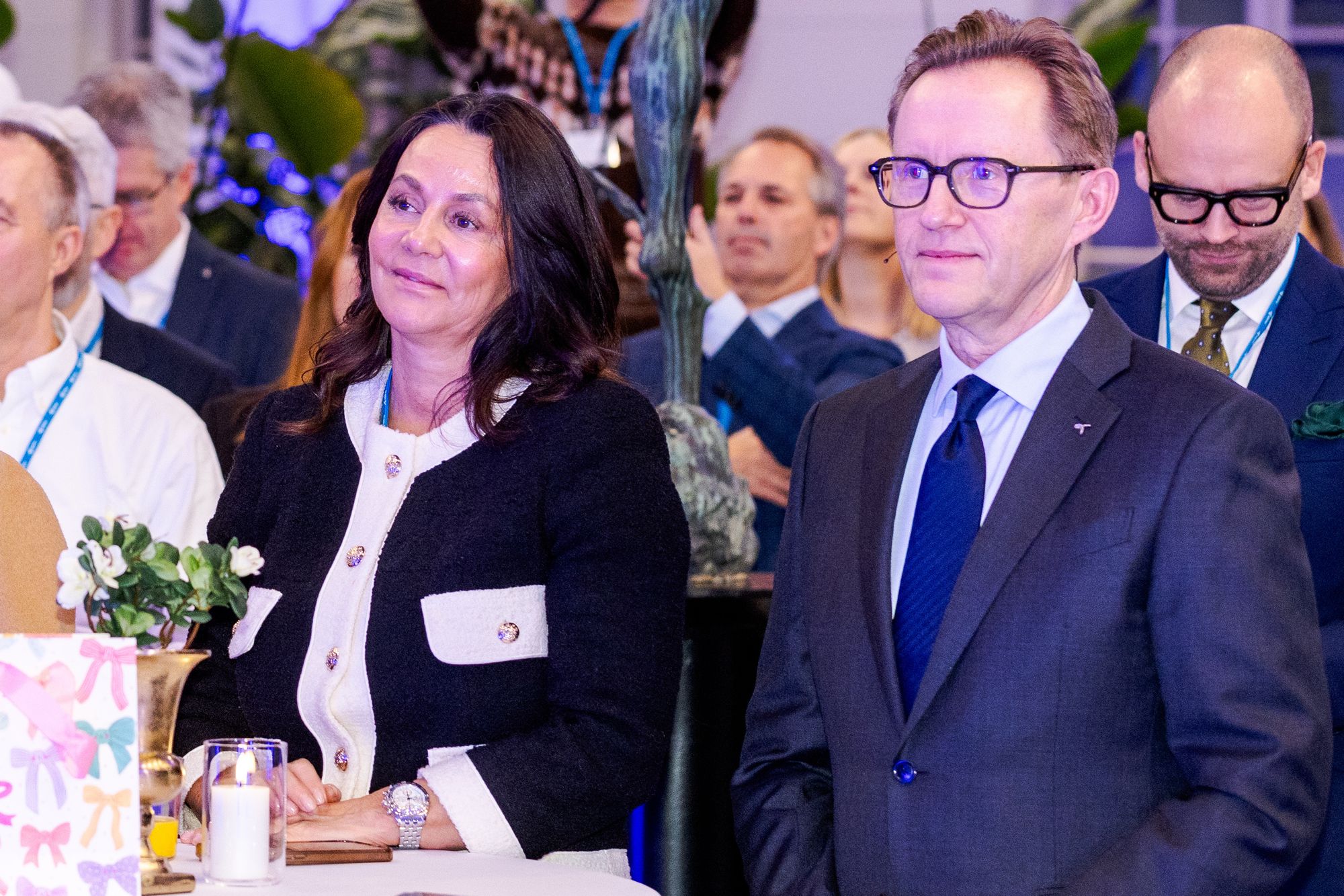 Telenor Norge-sjef Birgitte Engebretsen mener Telenor-nettet viste sin robusthet under ekstremhendelser på tampen av 2025. Her sammen med finansdirektør Torbjørn Wist i Telenor Group under feiringen av Telenor 25 år på børs  4. desember 2025.