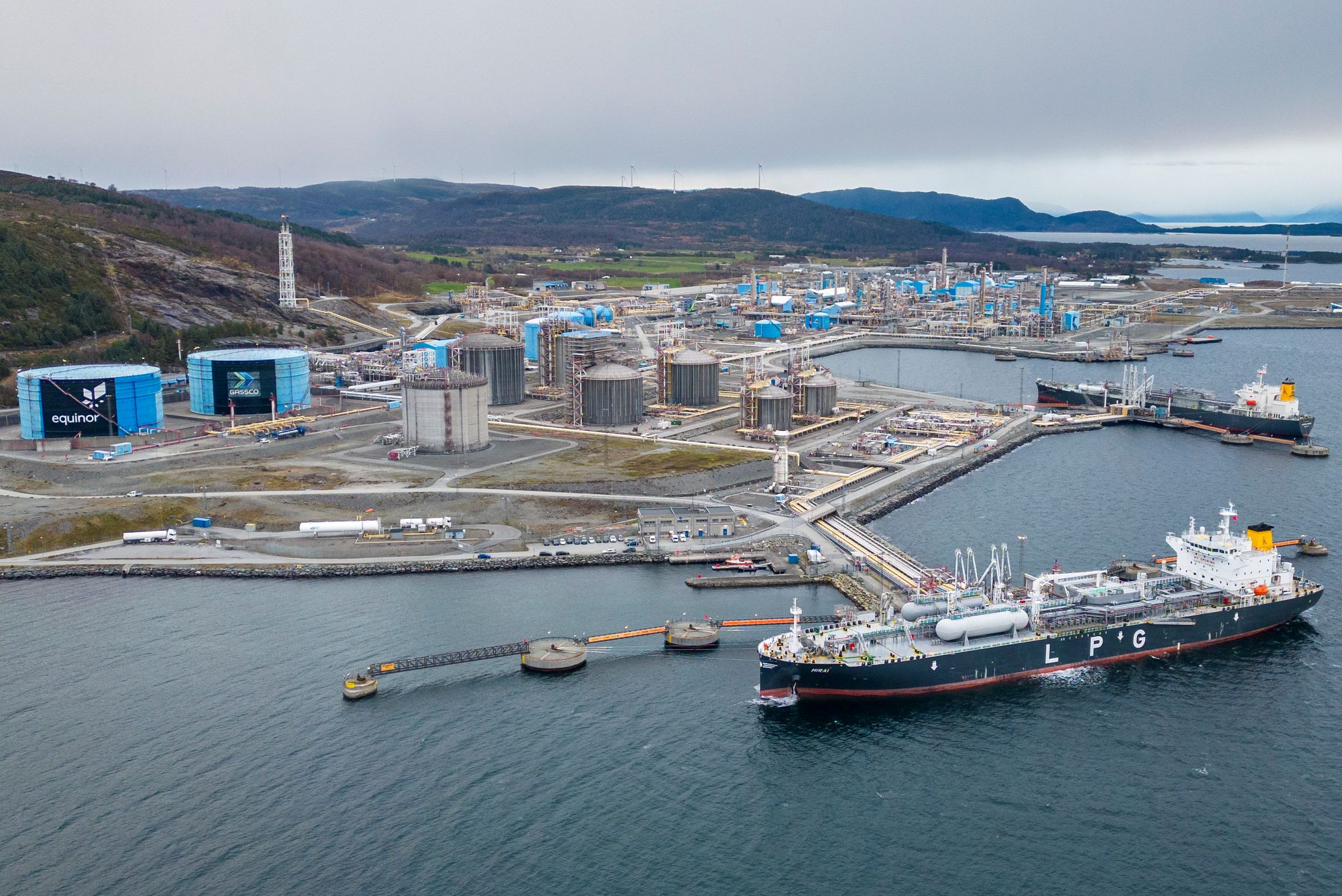 Planene for utslippskutt ved gassanlegget Kårstø er nok en gang nedskalert. Nå har de også levert tilbake reservasjonen av kapasitet i strømnettet.