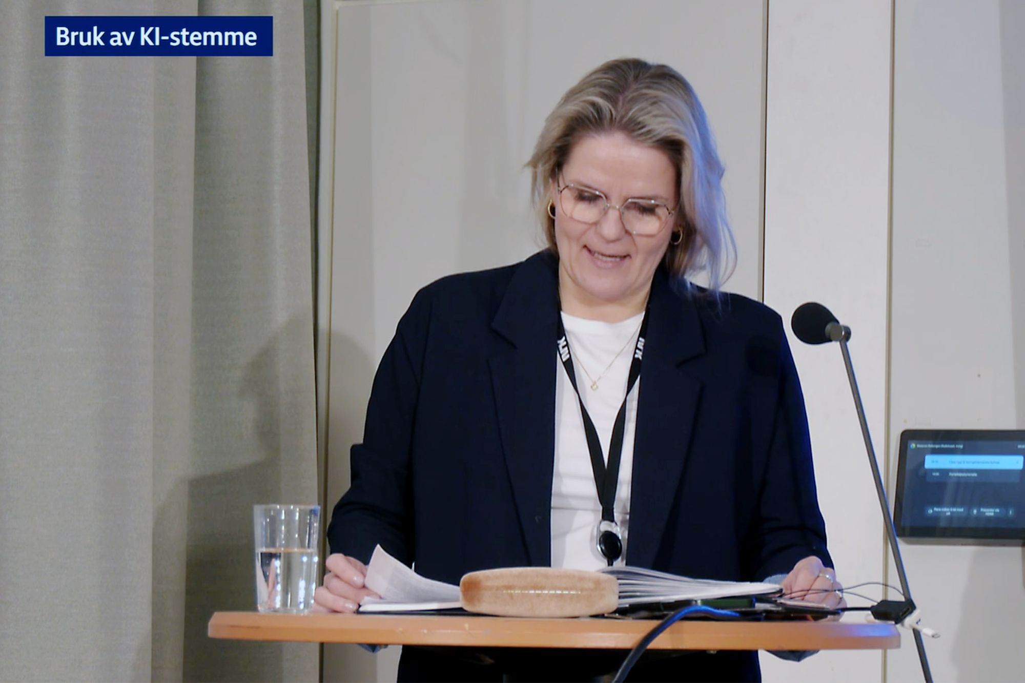 Karoline Riise Kristiansen er språksjef i NRK. Hun måtte møte i Kringkastingsrådet torsdag og forklare hvorfor NRKs robotstemme er så elendig.