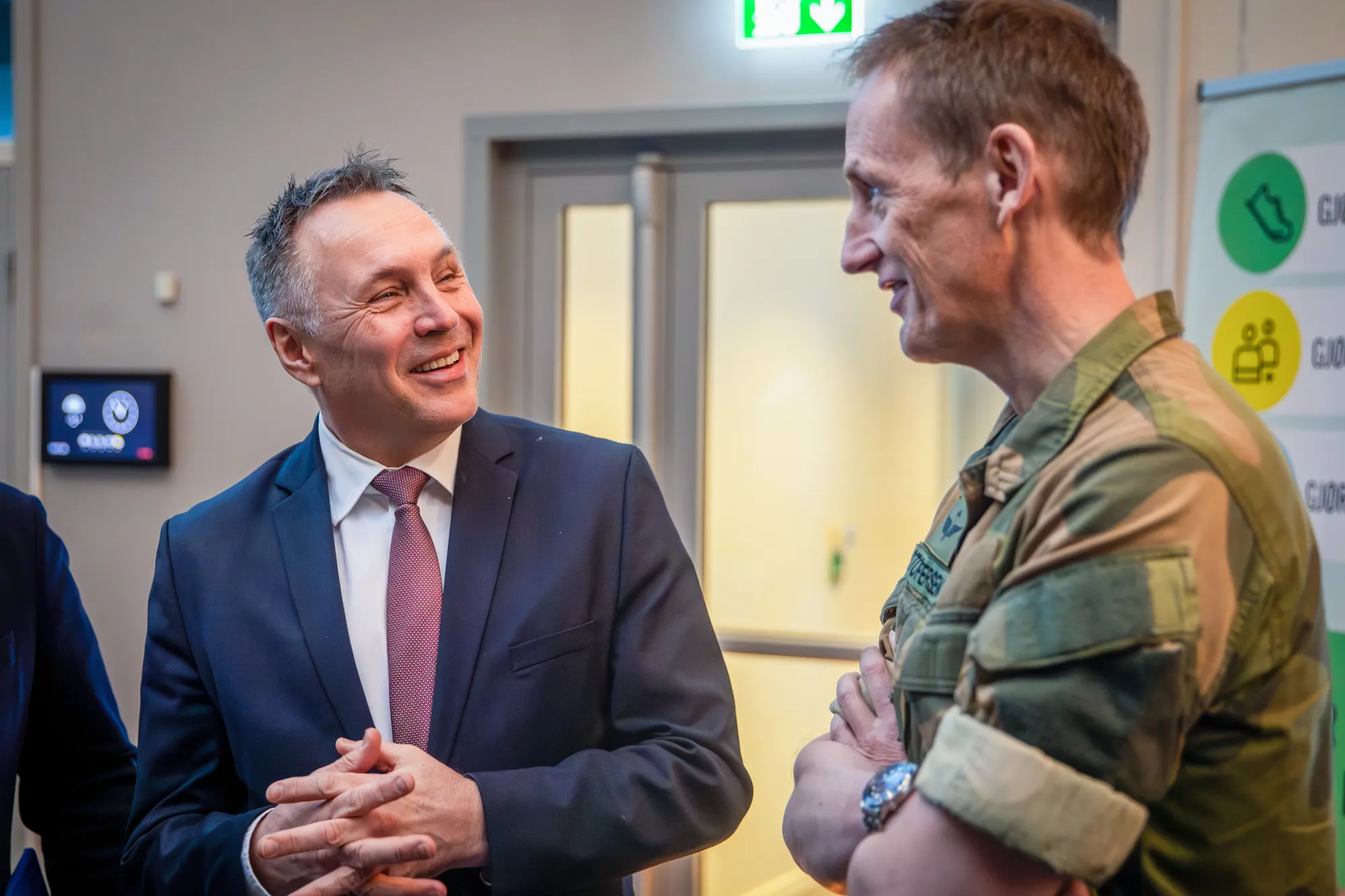 Forsvarsminister Tore O. Sandvik og Forsvarssjef Eirik Kristoffersen jobber for tiden med å rebalansere langtidsplanen.