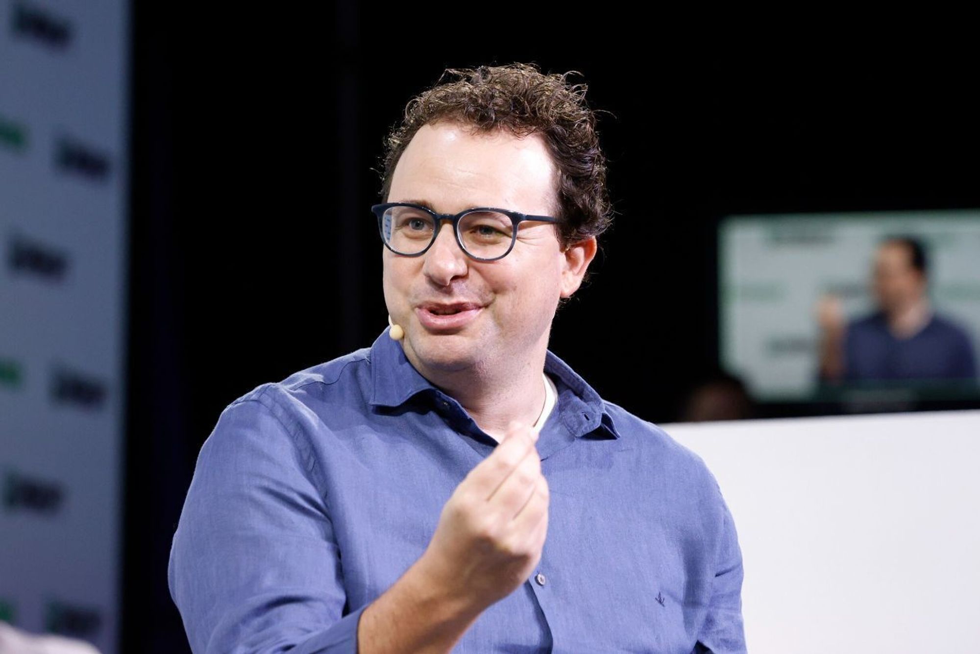 Anthropic-sjef Dario Amodei stod på sitt overfor Pentagon, og ser nå ut til å ha vunnet brukernes respekt.