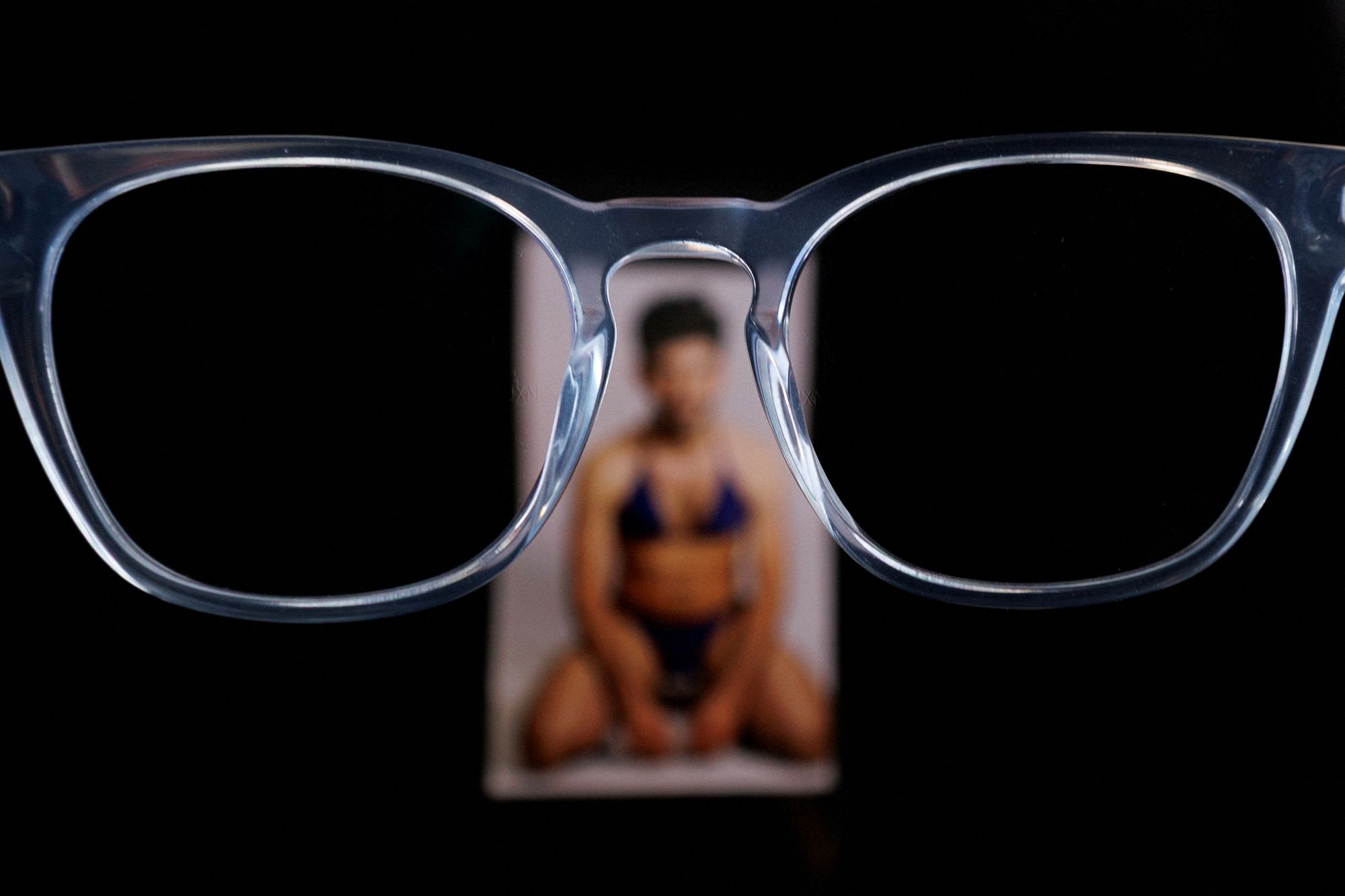 Et fotorealistisk bilde generert av kunstig intelligens-chatboten Grok av en Reuters-journalist. Bildet er ett av flere seksualiserte bilder som nylig er blitt laget av Grok som svar på journalisters prompter.