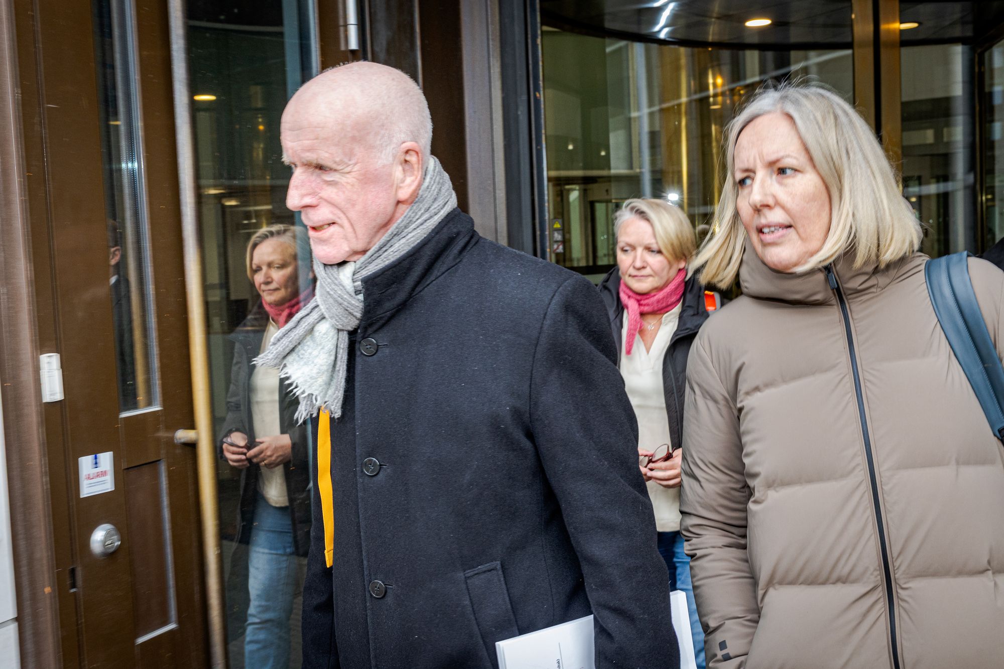 Bane Nord styreleder Per Sanderud, konsernsjef Agnete Johnsgaard-Lewis og konserndirektør for utbygging Bettina Sandvin på vei ut fra Samferdselsdepartementet onsdag formiddag.