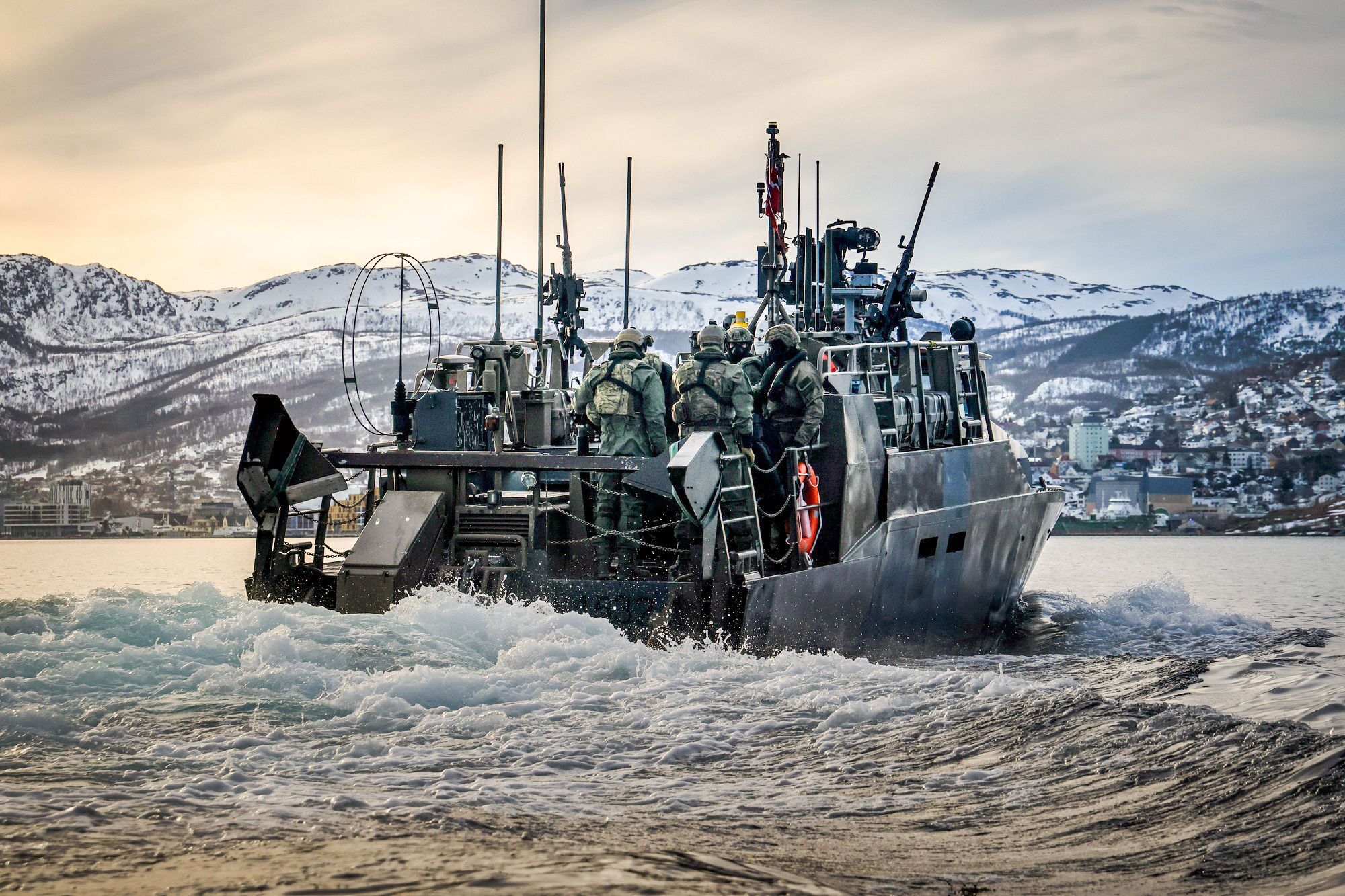 Norge og Storbritannia vurderer felles innkjøp av opptil 30 nye båter som skal brukes av Kystjegerkommandoen og Royal Marines. 