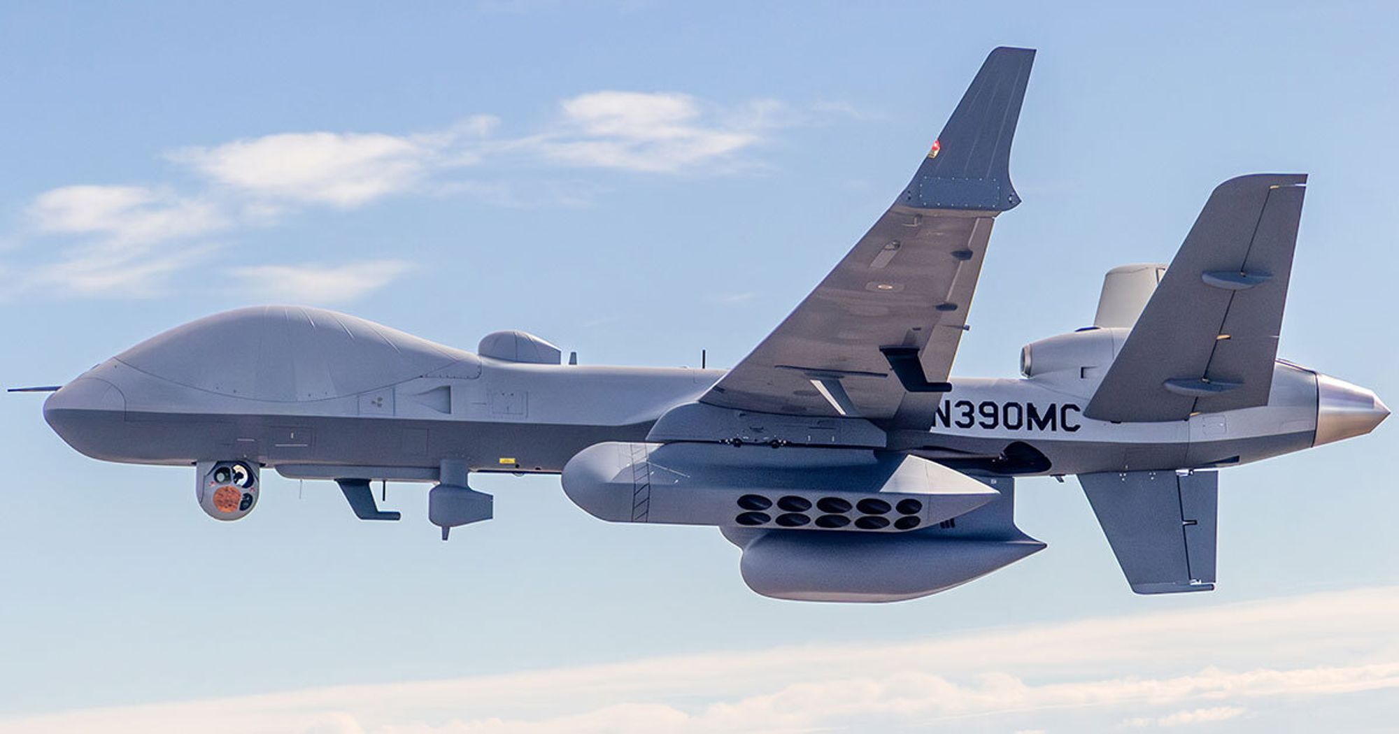Store droner, som denne SeaGuardian fra General Atomics, trenger teknikere for vedlikehold. Bardufoss videregående skole jobber med å etablere utdanning for teknikere til store systemer som dette.