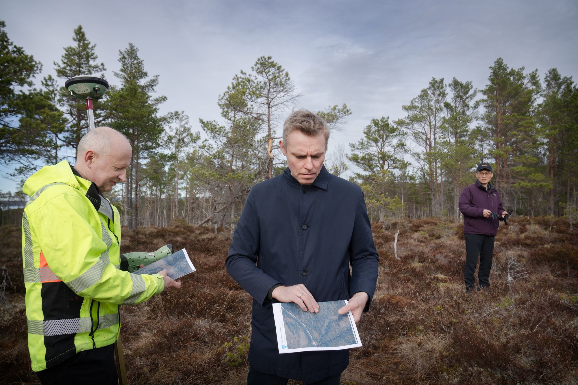 OSLO 20060516
 Kozselig og romantisk(!)bilde av repr. Ola Borten Moe og kona Ann C. Brustad som   er inne som vara.
Foto: Knut Falch / NTB