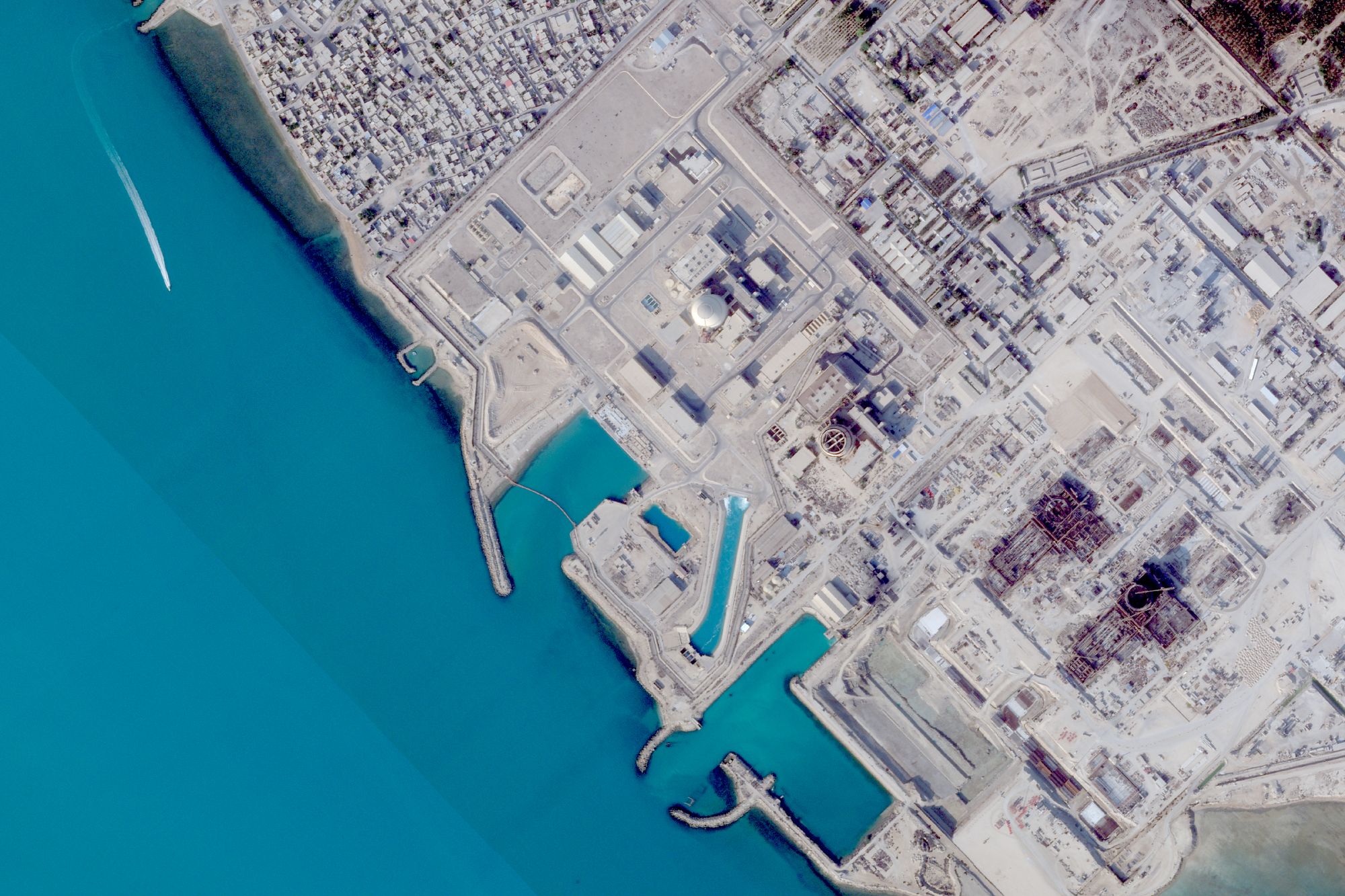 Kjernekraftverket Bushehr i Iran avbildet fra satellitt i desember 2025.