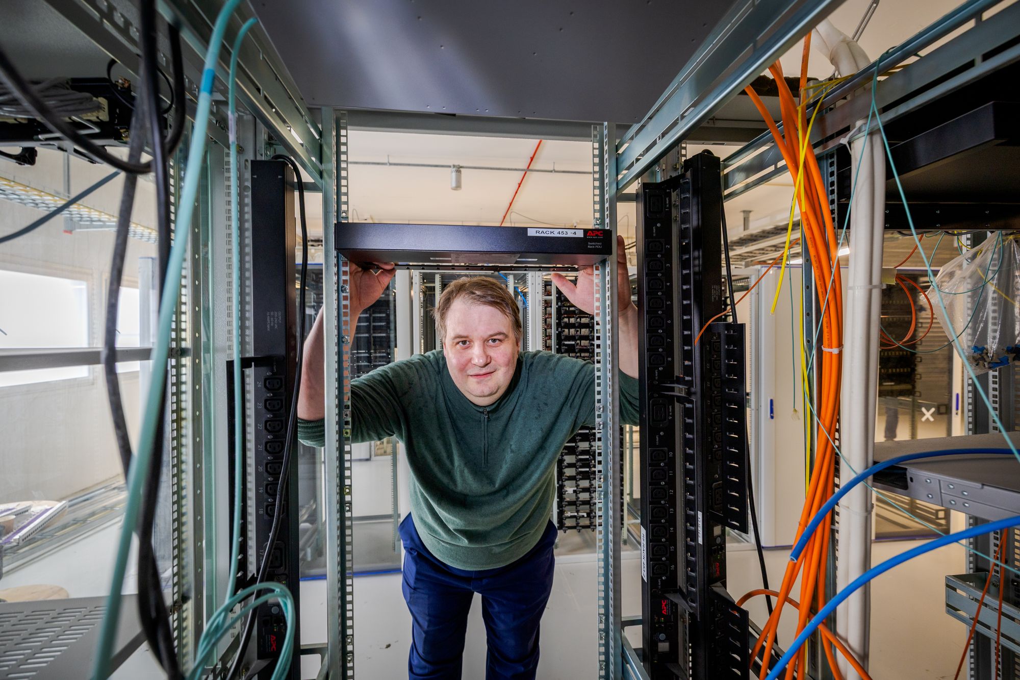 Eier og daglig leder Eirik H. Blix har to datasentre i Oslo. Her ser vi han i datasenteret på Lindeberg.
