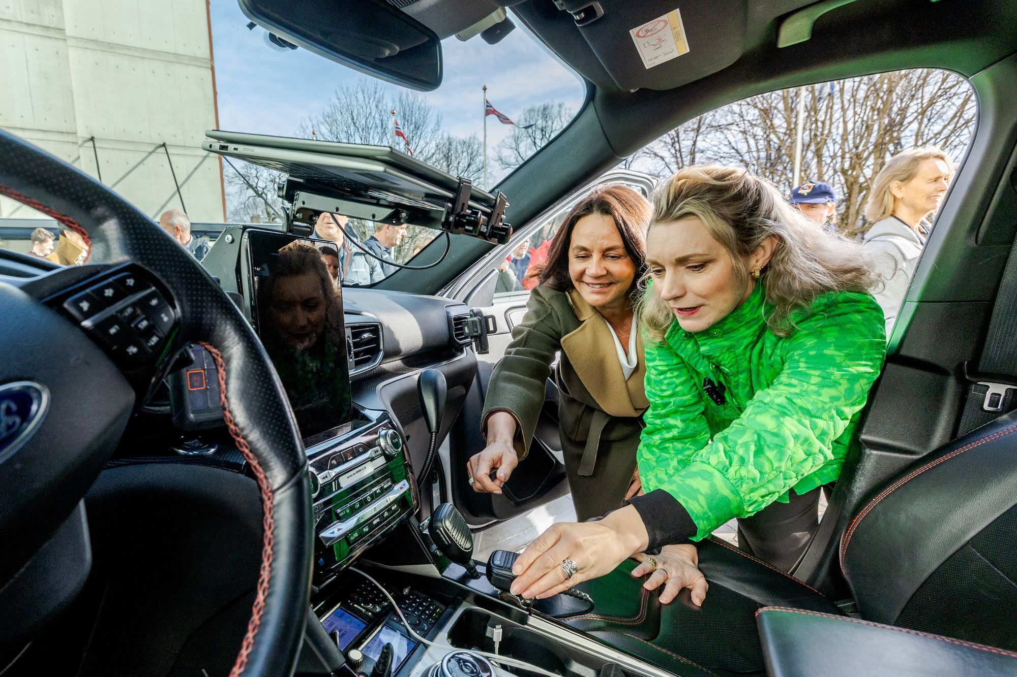 Digitaliseringsminister Karianne Tung (til høyre) og Telenor Norge-sjef Birgitte Engebretsen var vel forlikte da de nylig signerte utviklingsavtale om nytt nødnett. Men mobil- og bredbåndsprisene i Norge er Tung ennå ikke fornøyd med