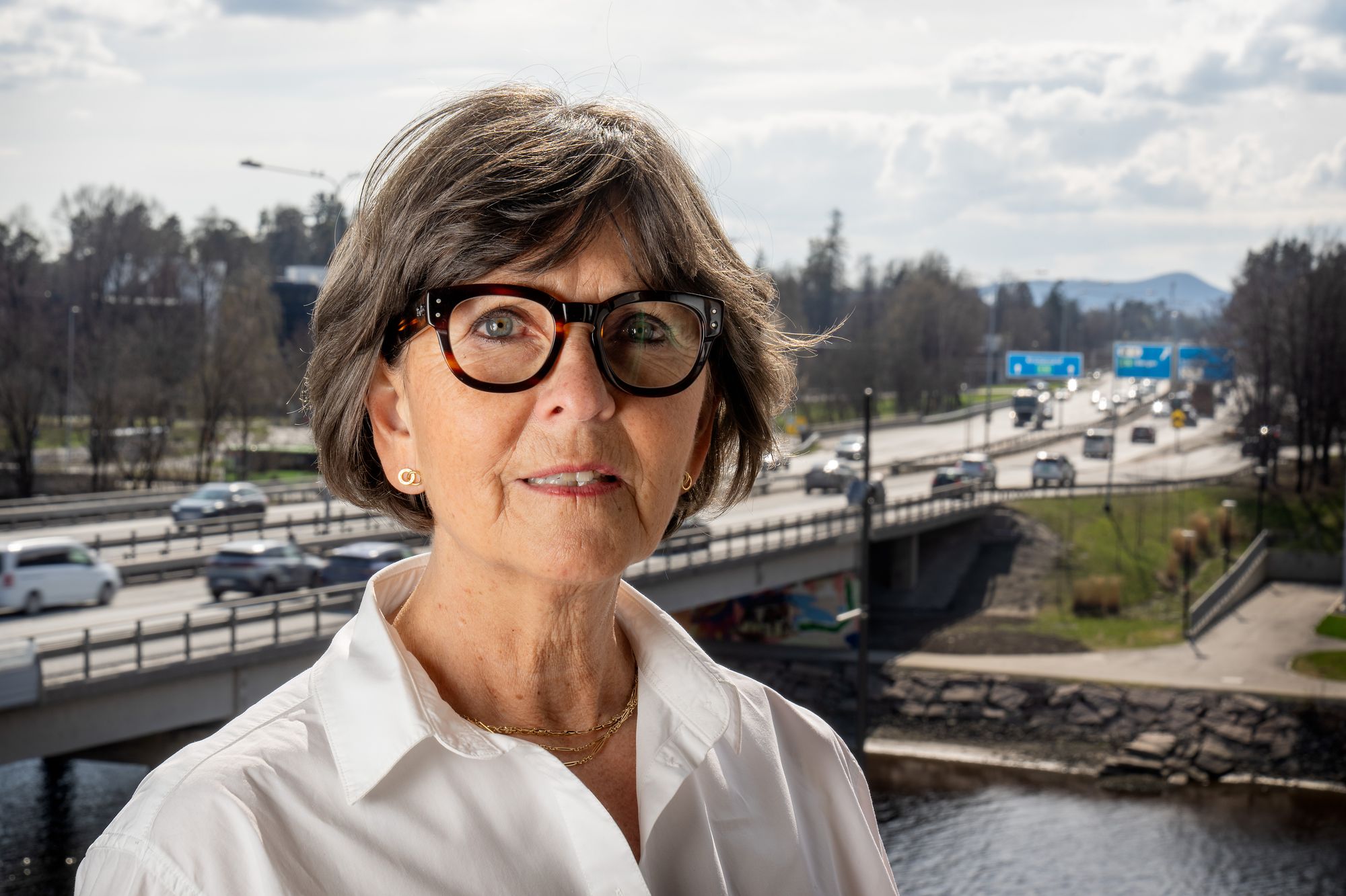 Bærum-ordfører Lisbeth Hammer Krog mener regjeringen ikke tar sårbarheten på E18 i vestkorridoren på alvor. Hun etterlyser tydeligere prioriteringer.