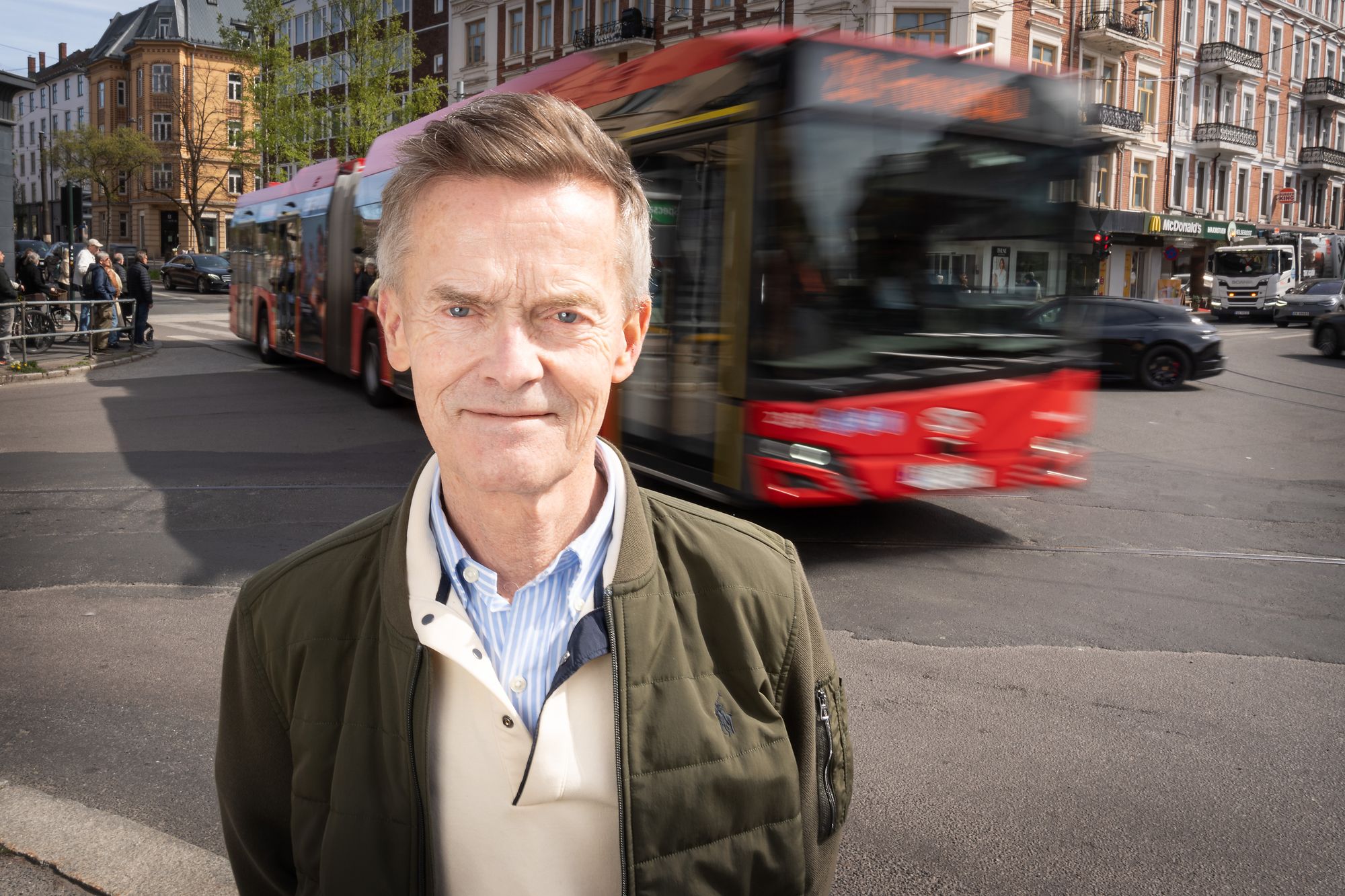 Jon H. Stordrange, administrerende direktør i NHO Transport, etterlyser avklaringer fra myndighetene om ansvar for bussnæringen i en krisesituasjon.