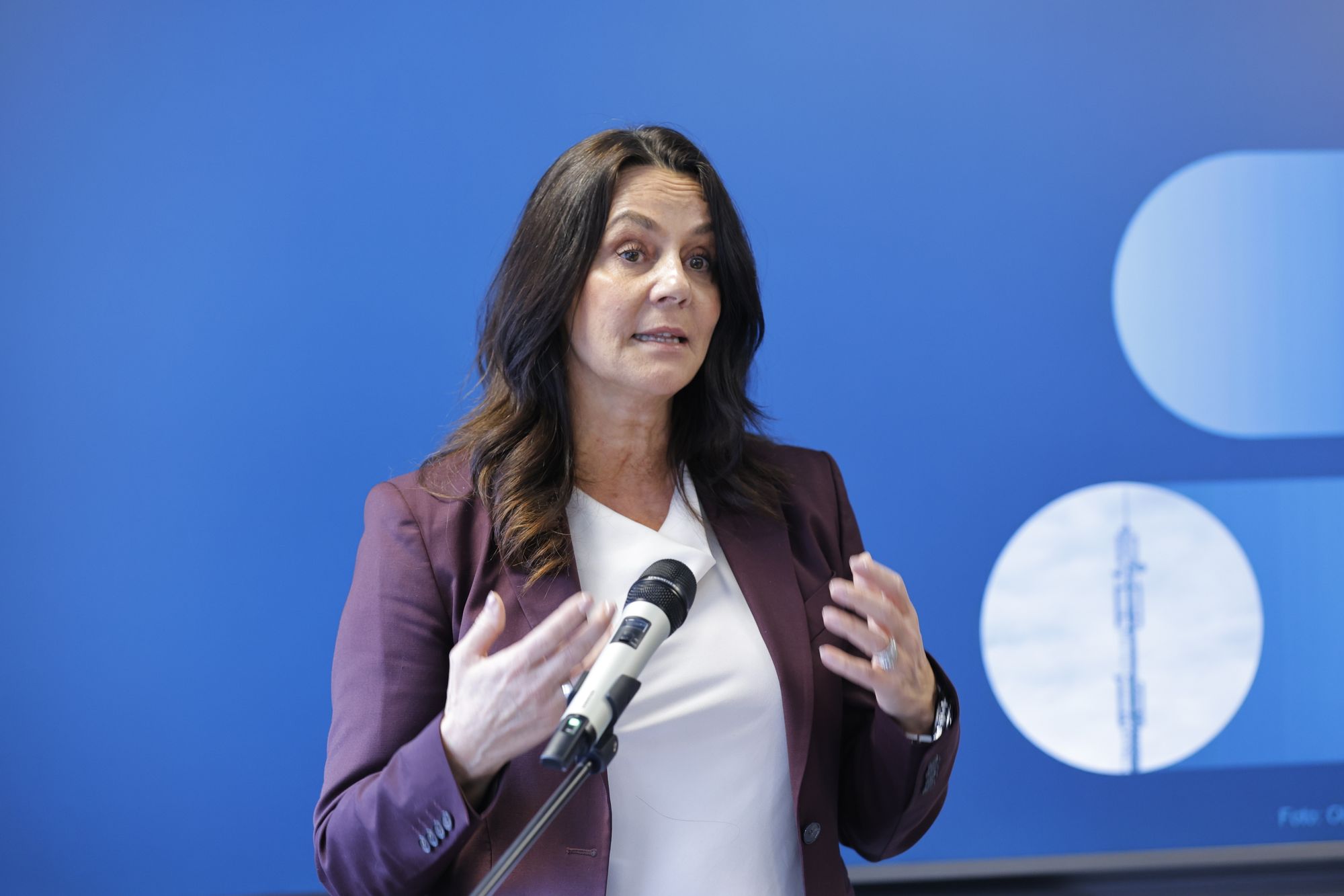 Telenor Norge-sjef Birgitte Engebretsen mistet netto 20.000 mobilkunder det siste kvartalet, men tjener mer per kunde. 