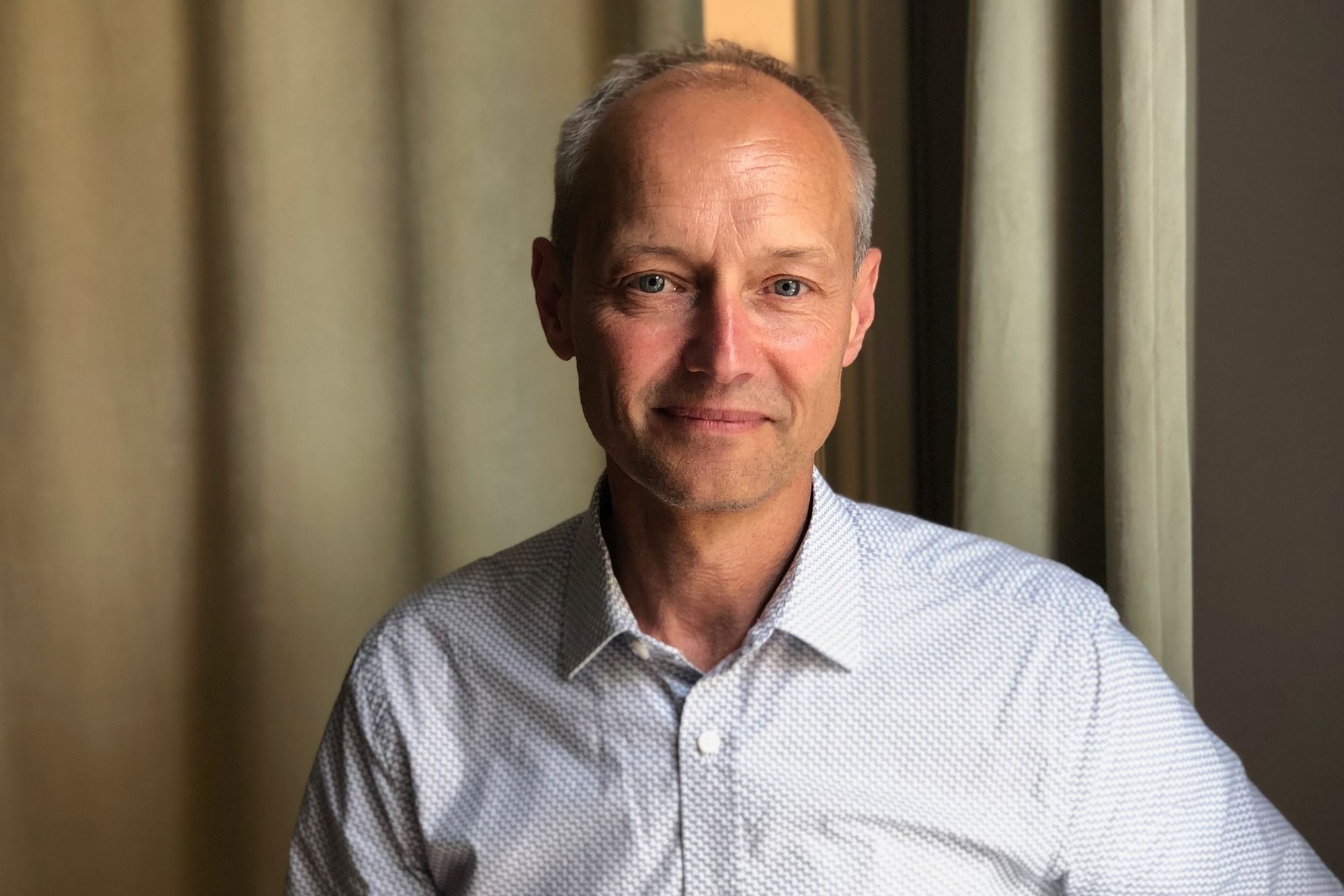 Administrerende direktør Henrik Gavelli forteller at KI og digital suverenitet nå er områdene som sterkest preger virksomheten til Redpill Linpro.