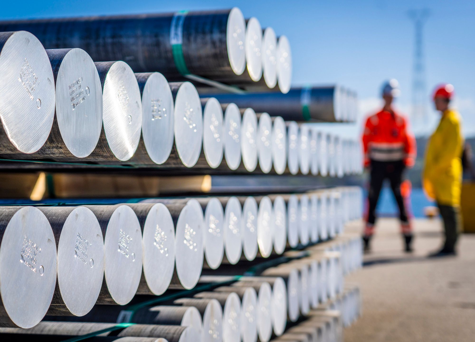 Hydro Aluminium Karmøy. Her produseres primæraluminium. Anlegget er et av Europas største aluminiumsverk.