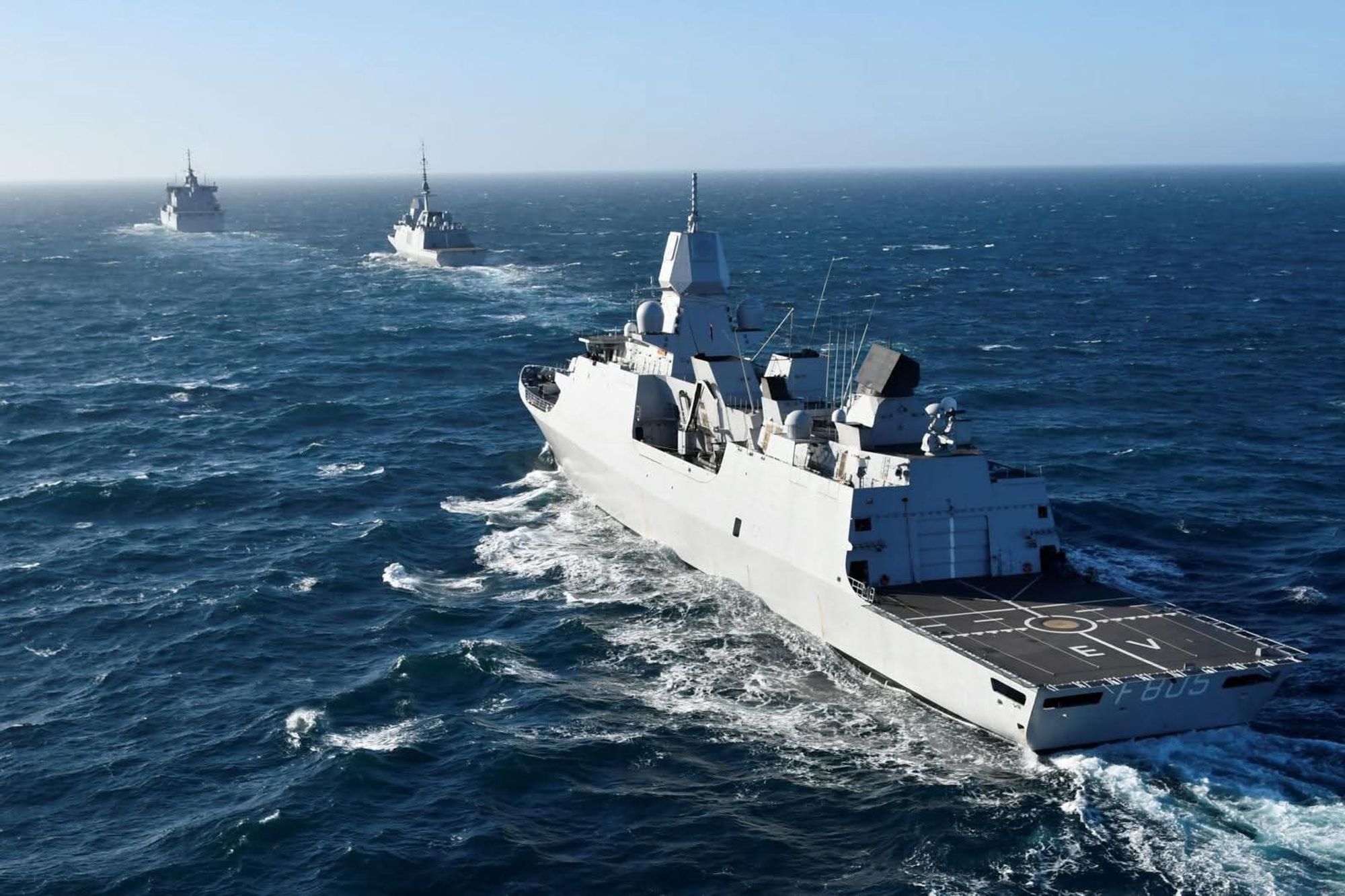 En nederlandsk avis kunne enkelt spore seilasen til den nederlandske fregatten Zr.Ms. «Evertsen» under en oppdrag i Middelhavet.