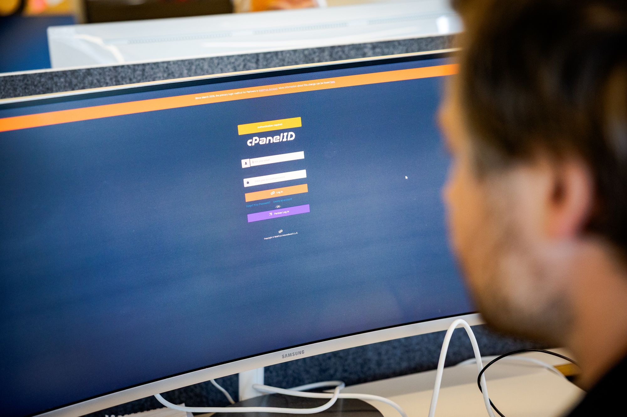Kontrollpanelet cPanel, som styrer millioner av nettsteder verden over, er rammet av et alvorlig sikkerhetshull. Hackere utnytter nå feilen til å spre utpressingsvare i en massiv kampanje.