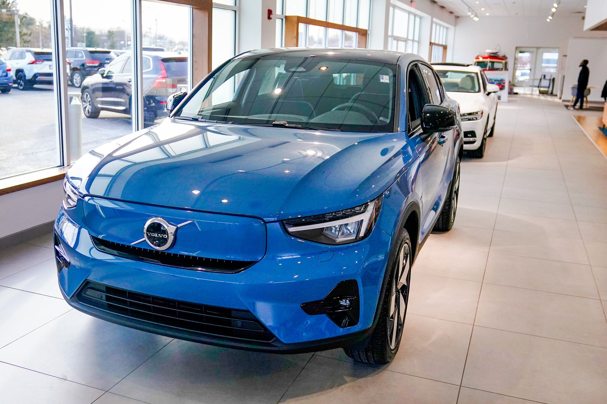 Det var en bil av typen Volvo C40 som akselererte uten at det ble tråkket på gasspedalen. Her bilmodellen utstilt i en bilforretning i USA.