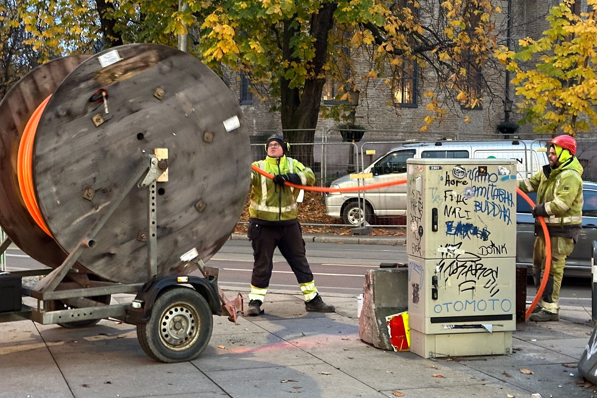 Nkoms ferskeste dekningstall viser at byggingen av gigabitfiber har stoppet nesten helt opp. Bildet viser fiberlegging i Oslo sentrum, hvor gigabitandelen er tett på 100 prosent.