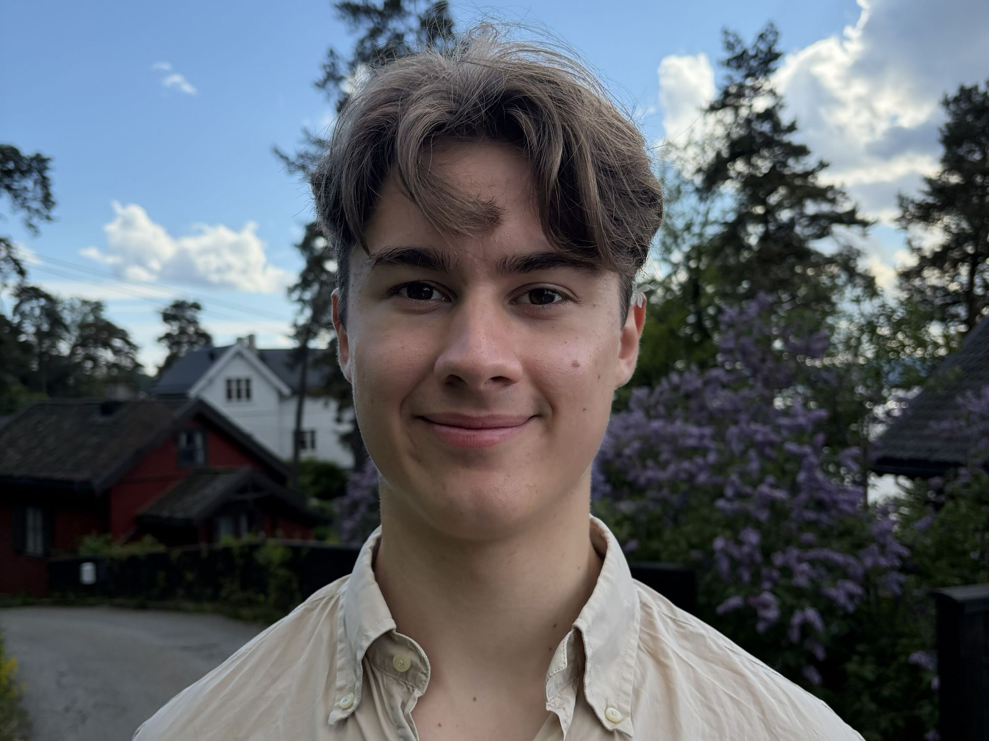 Interessen for teknologi startet med ønsket om å få spill til å kjøre bedre på en eldre PC, forteller Gabriel Andresen.