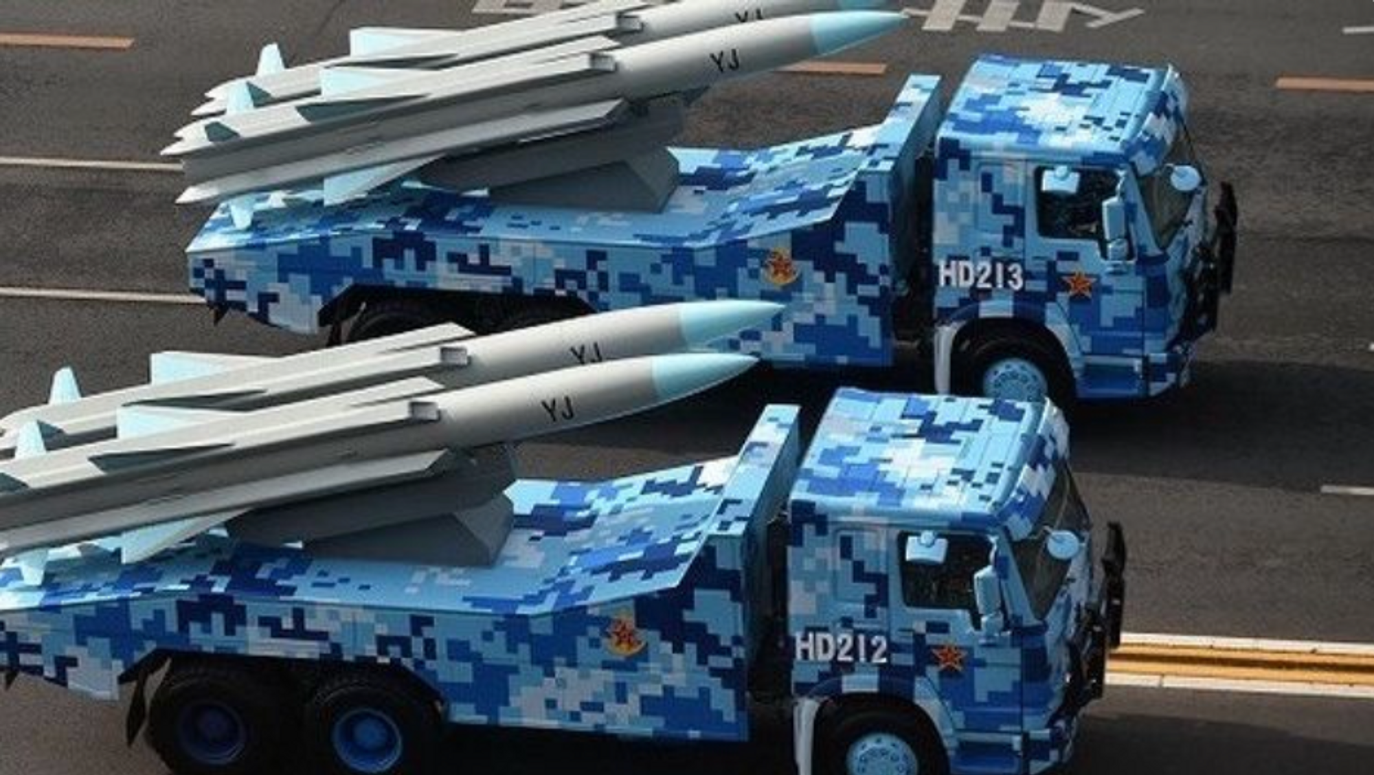 Kryssermissilet YJ-12, som er tilgjengelig fra Kina i eksportversjonen CM-302, er her montert på lastebiler. Ryktene sier at Iran kan ha kjøpt våpenet.