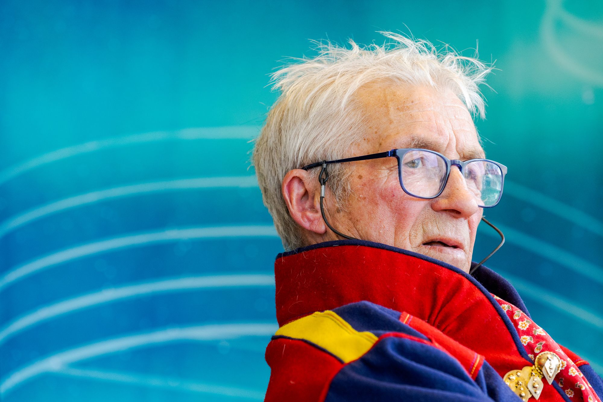 KARASJOK 20250525
Karasjok rådhus er utsmykket av den kjente samiske kunstneren Iver Jåks (1932–2007). Hans arbeider, inkludert særegne treskjæringer og relieffer, preger sentrale deler av bygget.
Intervju med varaordfører i Karasjok, Mathis Nilsen Eira.