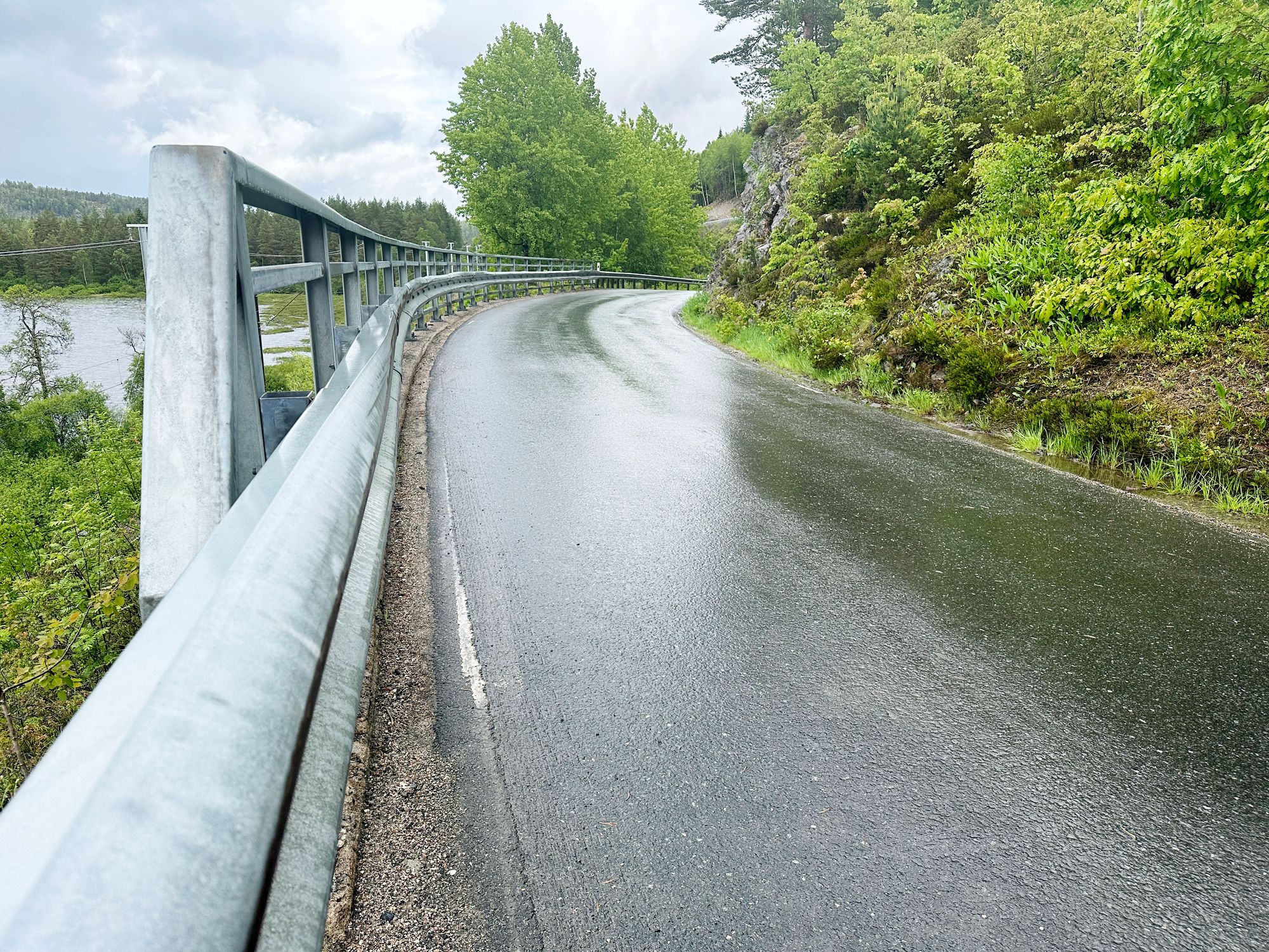 En smal og uoversiktlig sving er borte fra riksvei 41. 