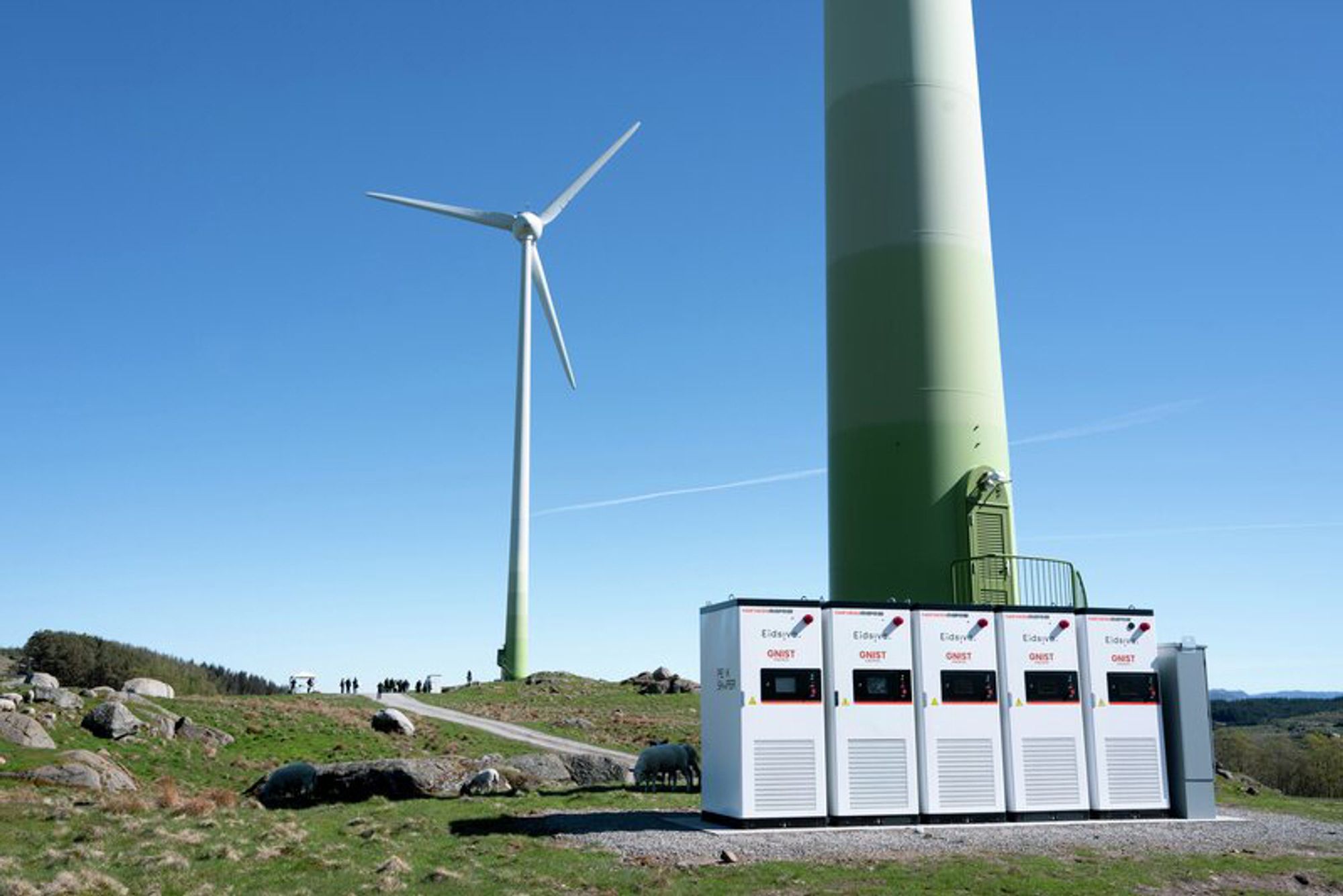 Vindturbiner med batterier.