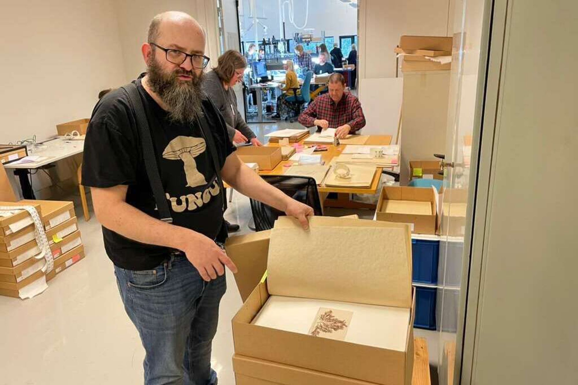 Er den ikke vakker, spør Eirik Rindal. Noen av algene er mer fotogene enn andre.