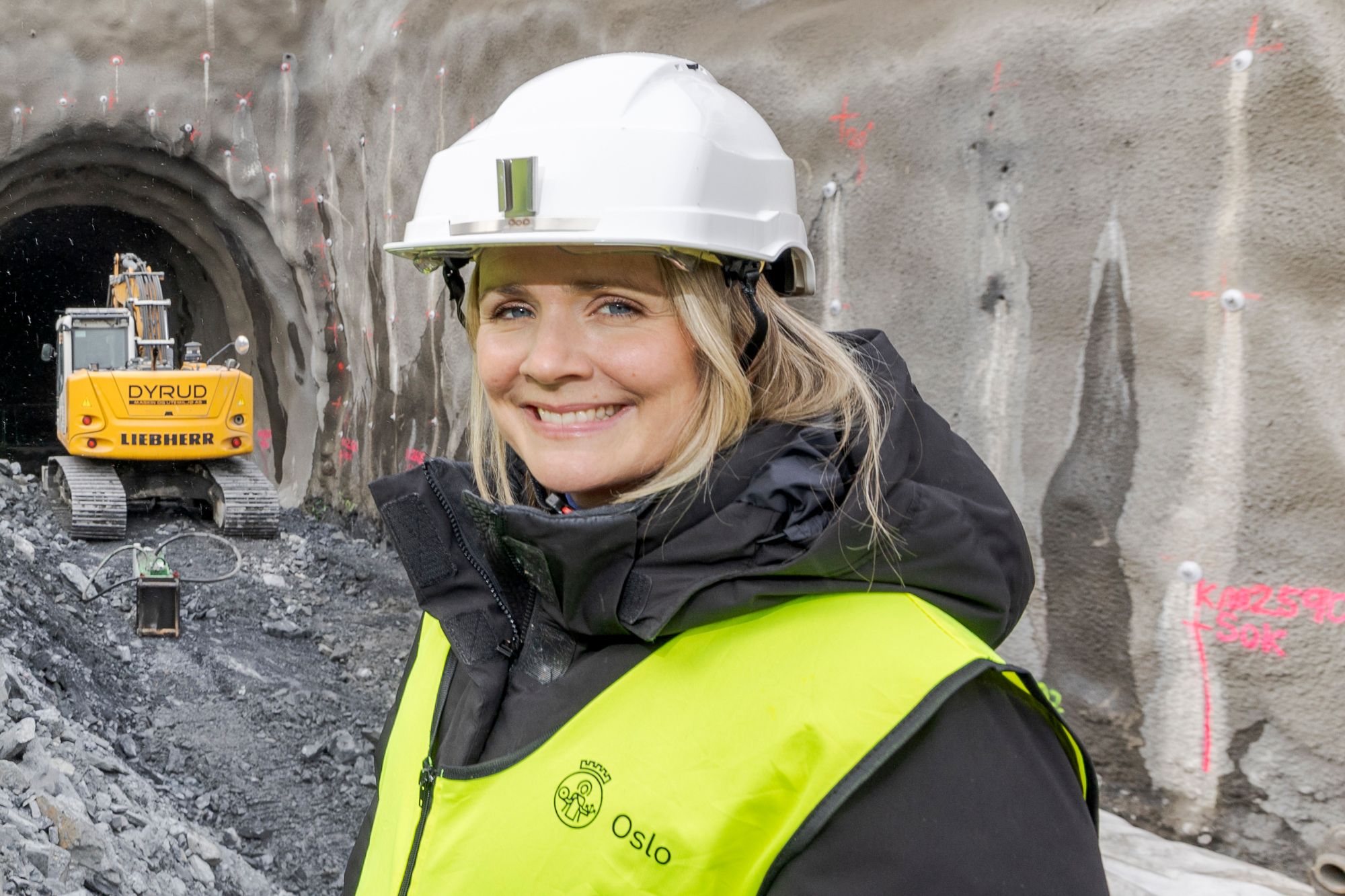 Byråd for miljø og samferdsel i Oslo, Marit Kristine Vea, på en av byggeplassene til Fornebubanen.