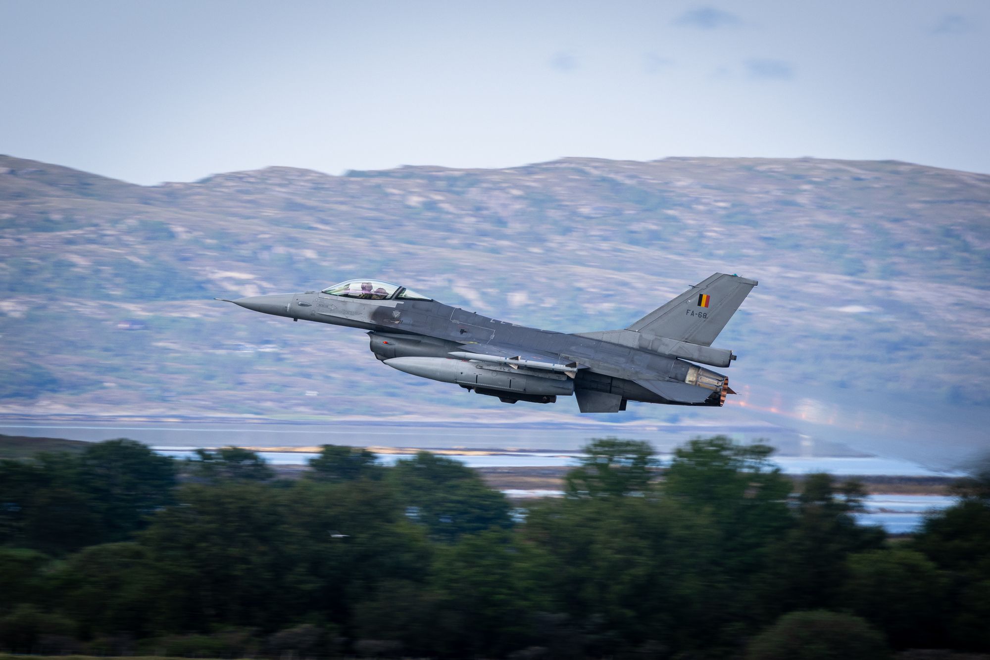 Belgia skal donere F-16-fly til Ukraina. Her tar et belgisk F-16 av fra Ørland flystasjon under øvelse Ramstein Flag 2026 denne uka.
