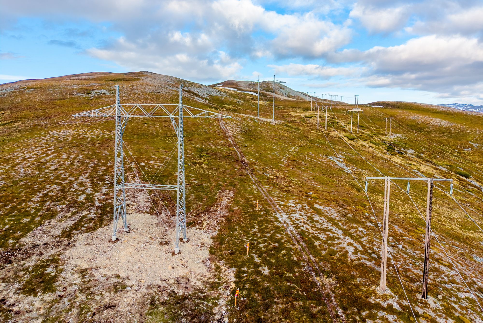 Statnett har store planer for nettutbygging de kommende årene. Bildet er fra Hammerfest–Skaidi-kraftlinjen i Finnmark. 
