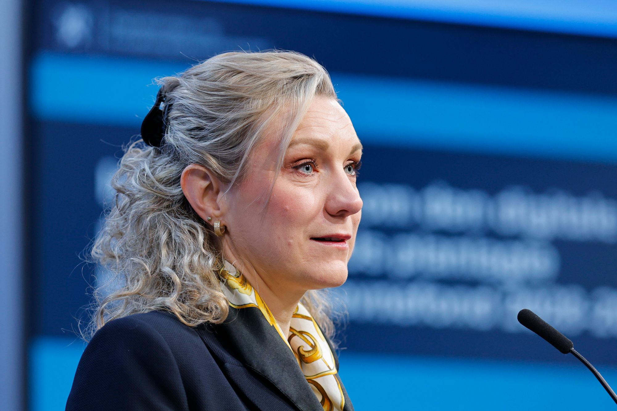 Det vil bli EU som får ansvar for å håndheve en aldersgrense i sosiale medier. Det er noe helt nytt, ifølge digitaliseringsminister Karianne Tung (Ap).