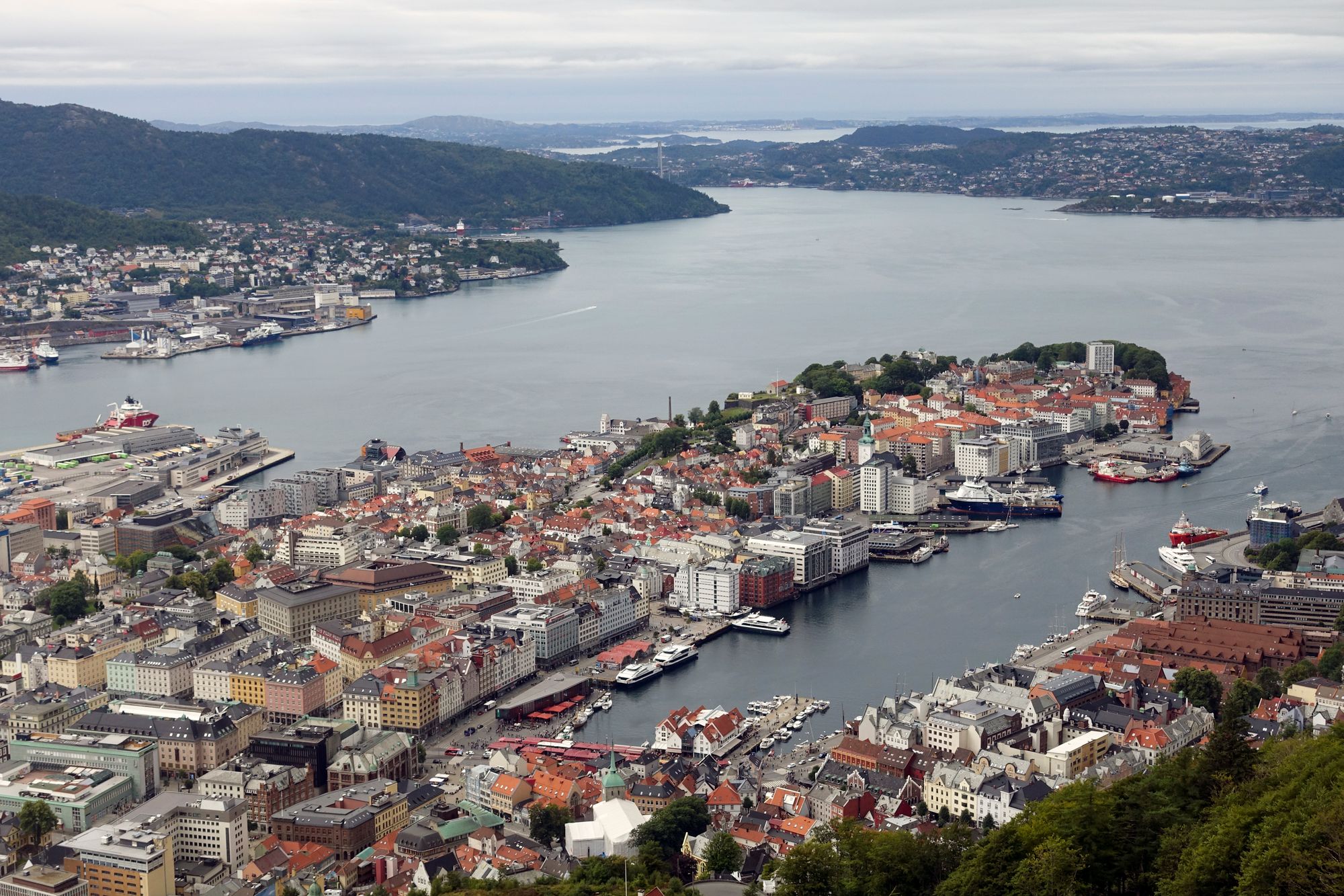 Utsikt over Bergen sentrum og Vågen fra Fløyen. Foto: Marianne Løvland / NTB