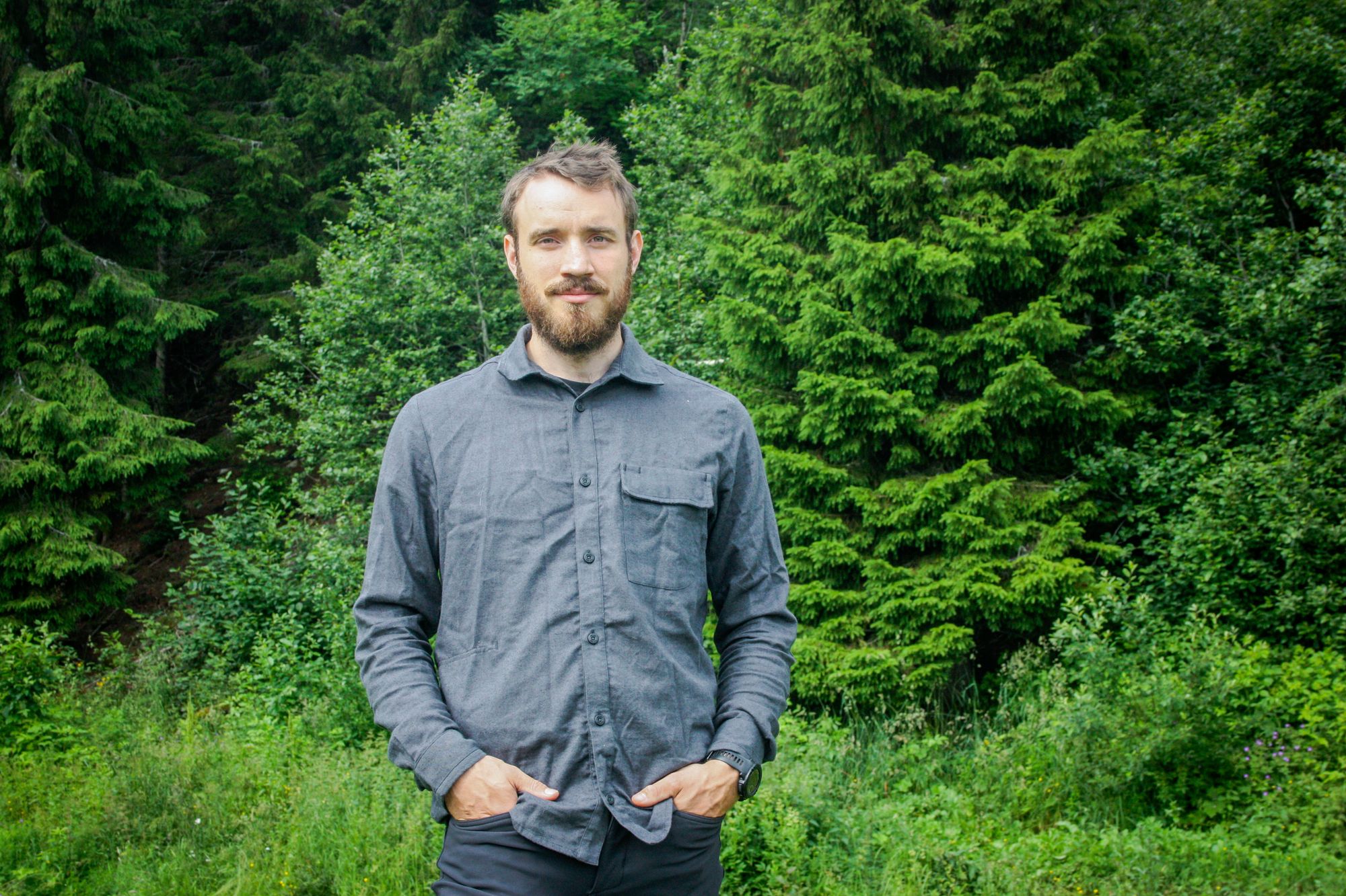 Erik Johannes Husom forsker på KI og maskinlæring i Sintef Digital. Han sier at den enorme utbyggingen av nye datasentre har ført til folkelig motstand i USA og tror det også vil komme til Norge.