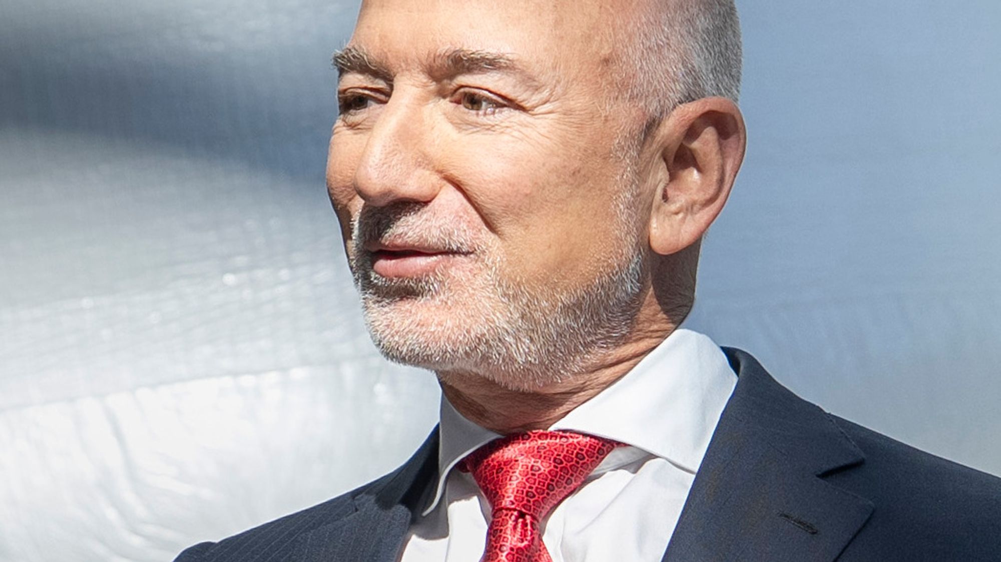 Amazon, her ved grunnlegger Jeff Bezos, har i likhet med Elon Musk store planer for verdensrommet. 